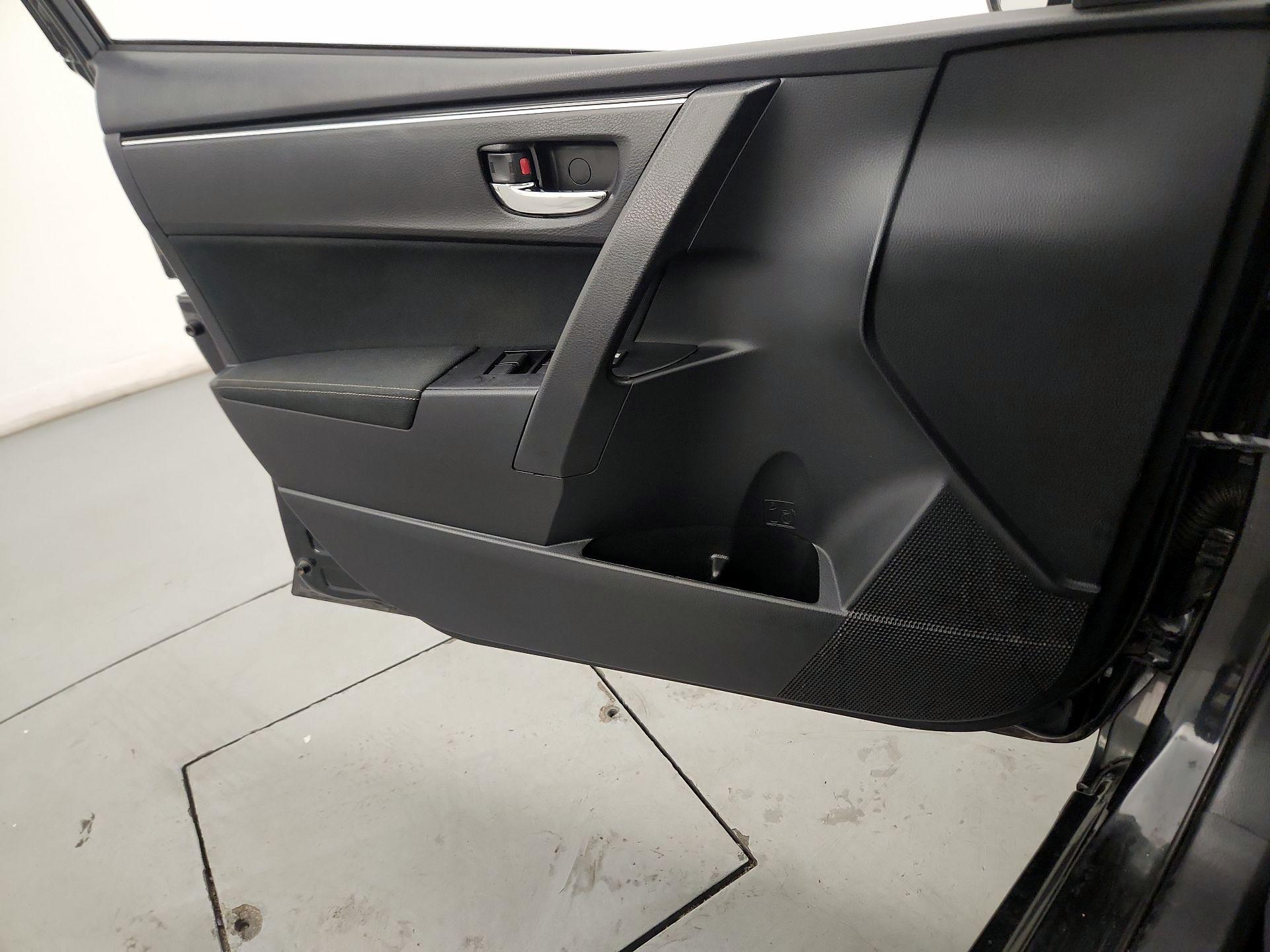 Thumbnail: 2017 Toyota Corolla - 10