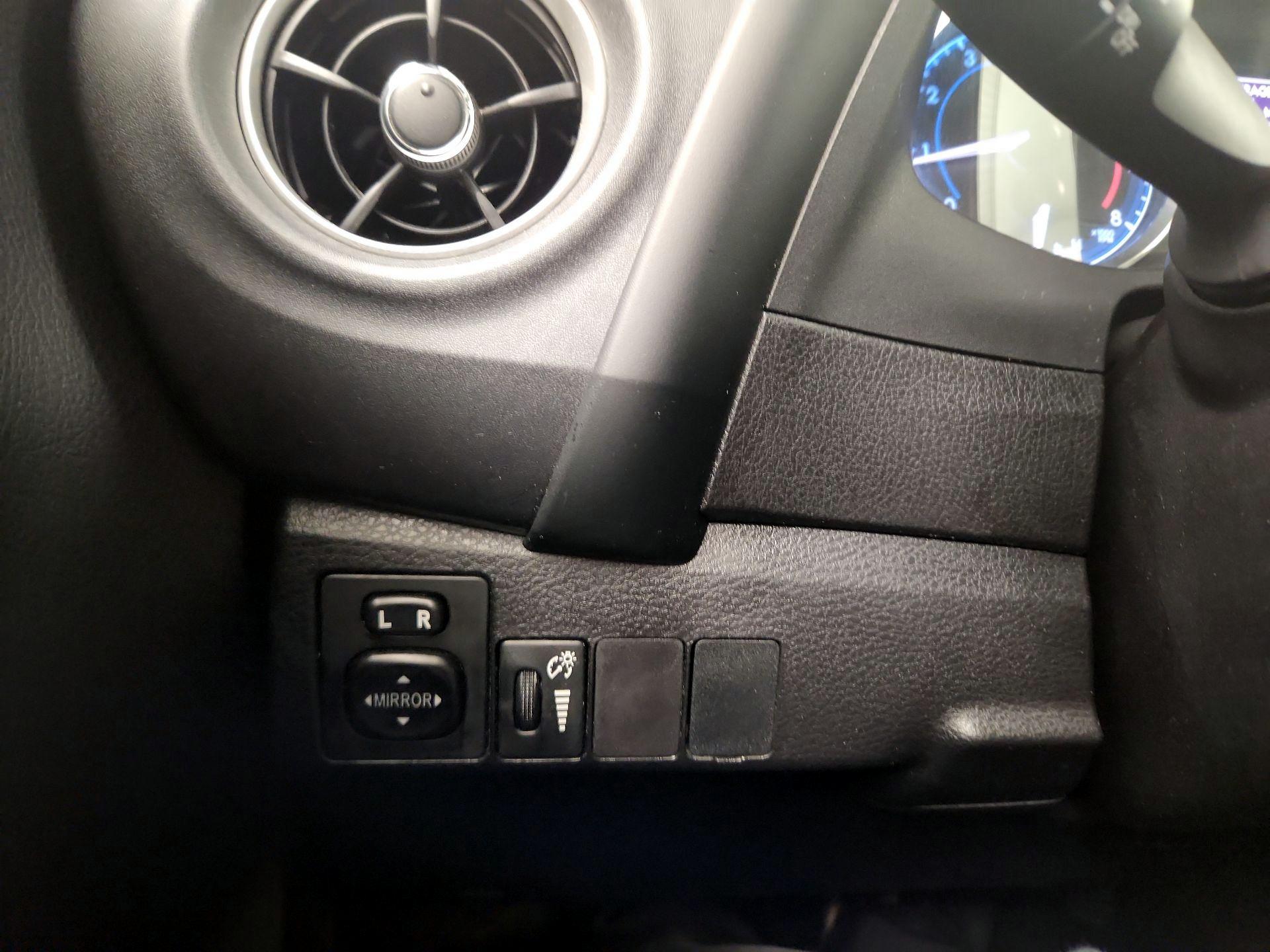 Thumbnail: 2017 Toyota Corolla - 11