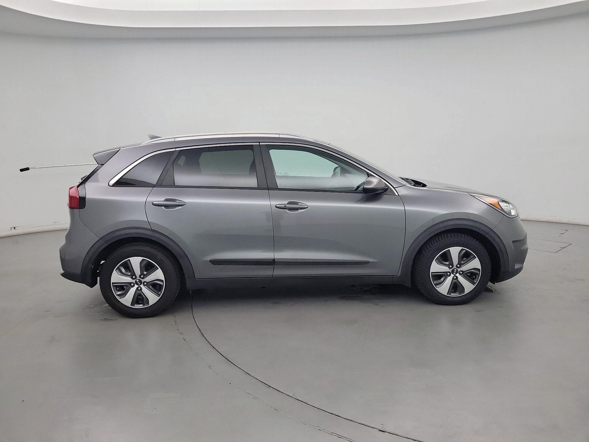 Thumbnail: 2017 Kia Niro - 4