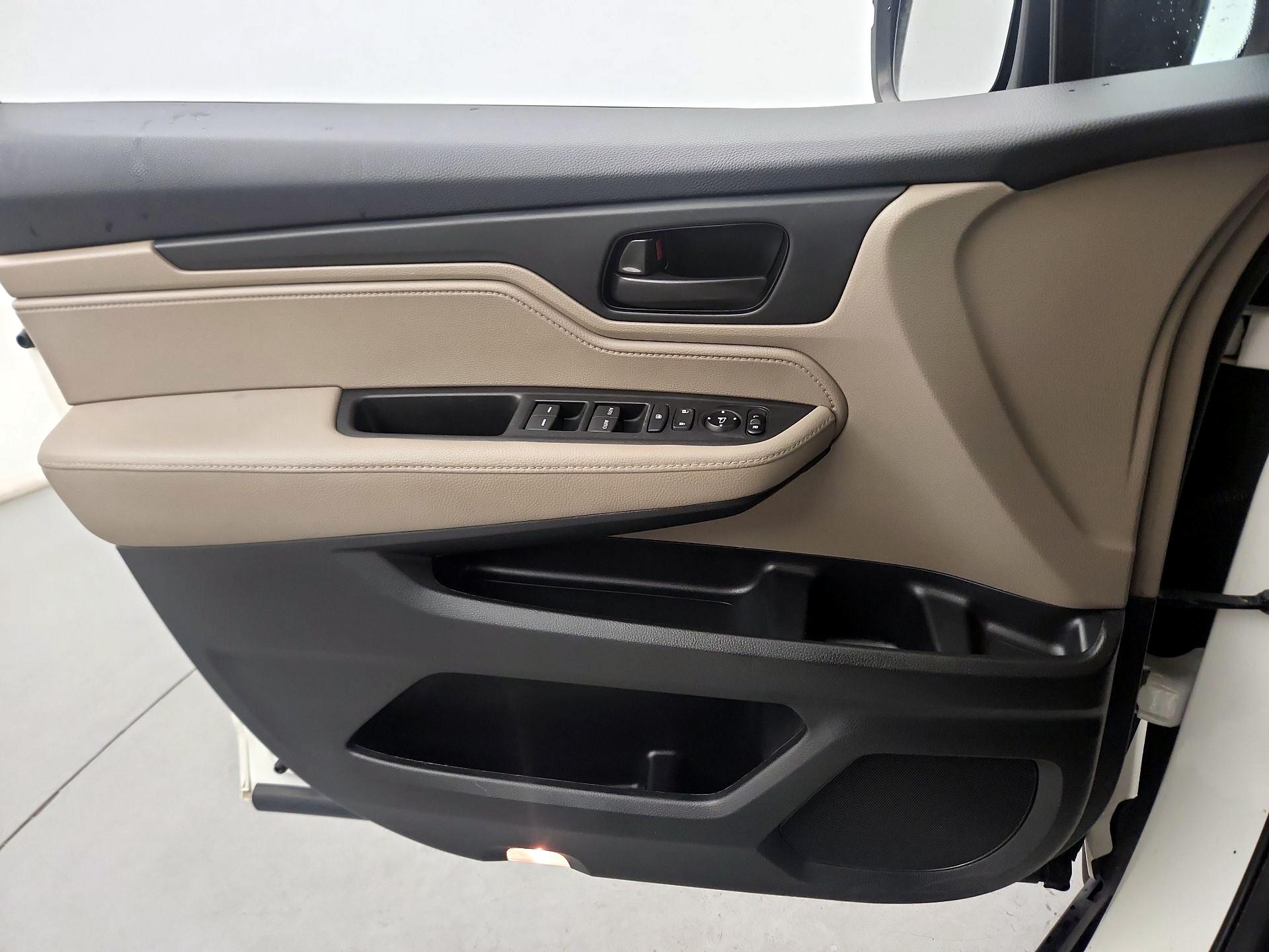 Thumbnail: 2019 Honda Odyssey - 10