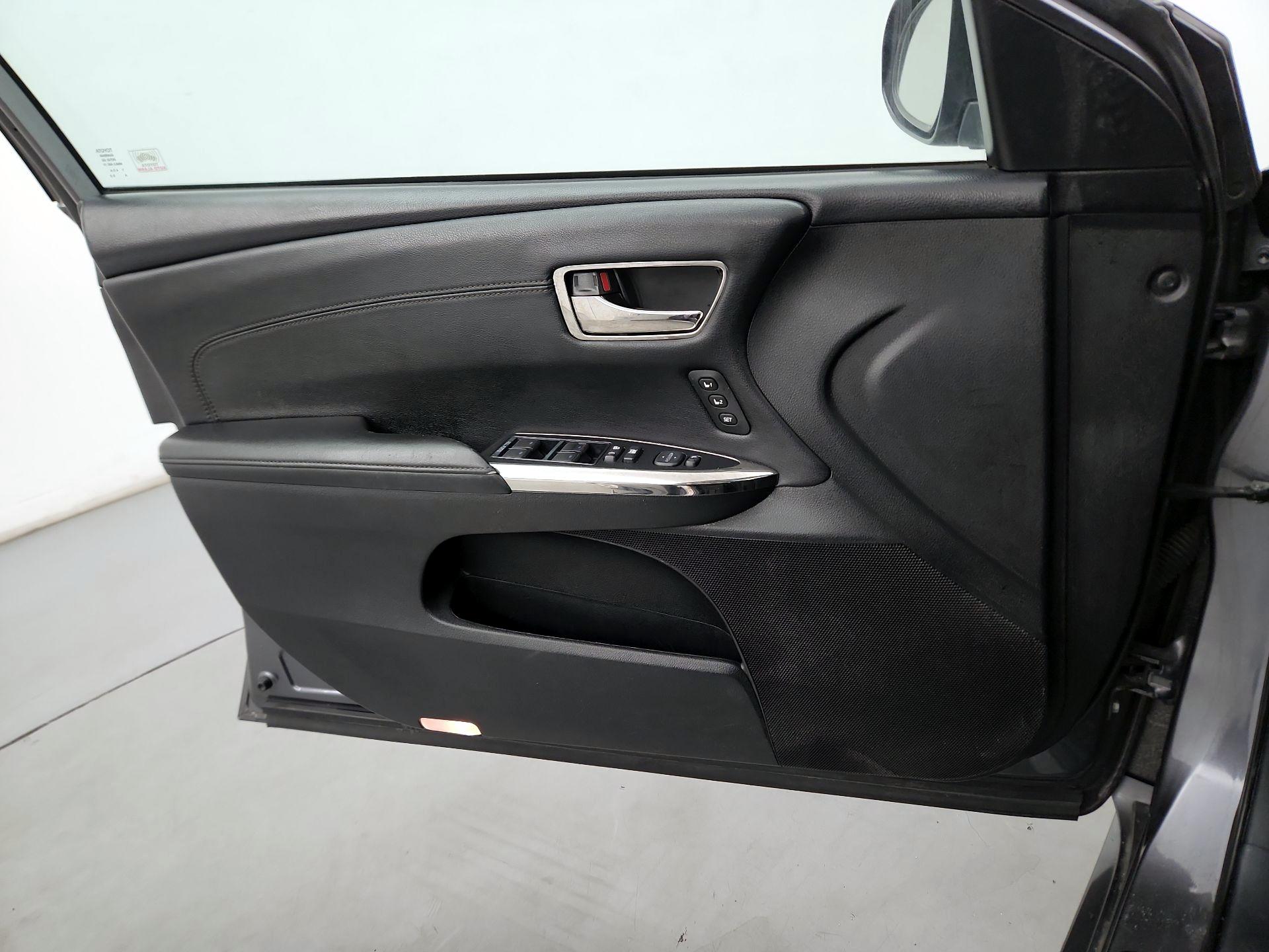 Thumbnail: 2014 Toyota Avalon - 10