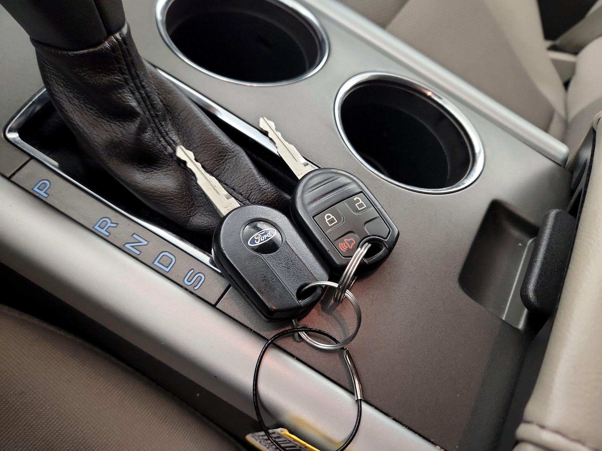 Thumbnail: 2014 Ford Edge - 18