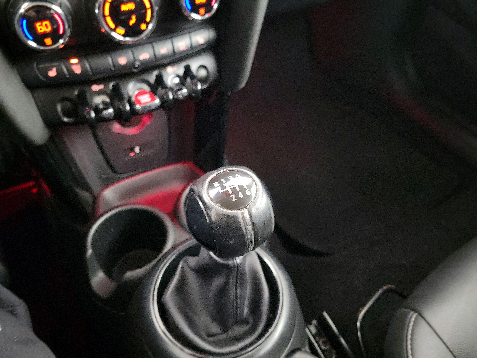 Thumbnail: 2019 MINI Cooper Hardtop - 15