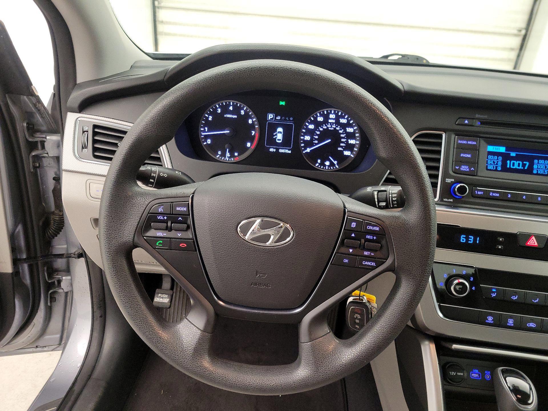 Thumbnail: 2015 Hyundai Sonata - 10