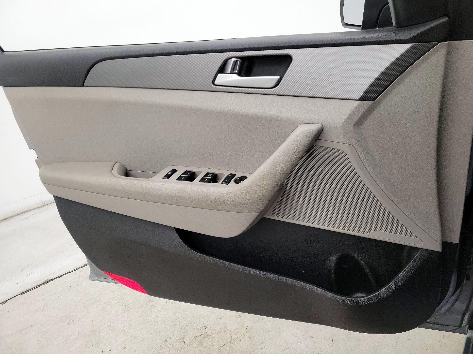 Thumbnail: 2015 Hyundai Sonata - 12