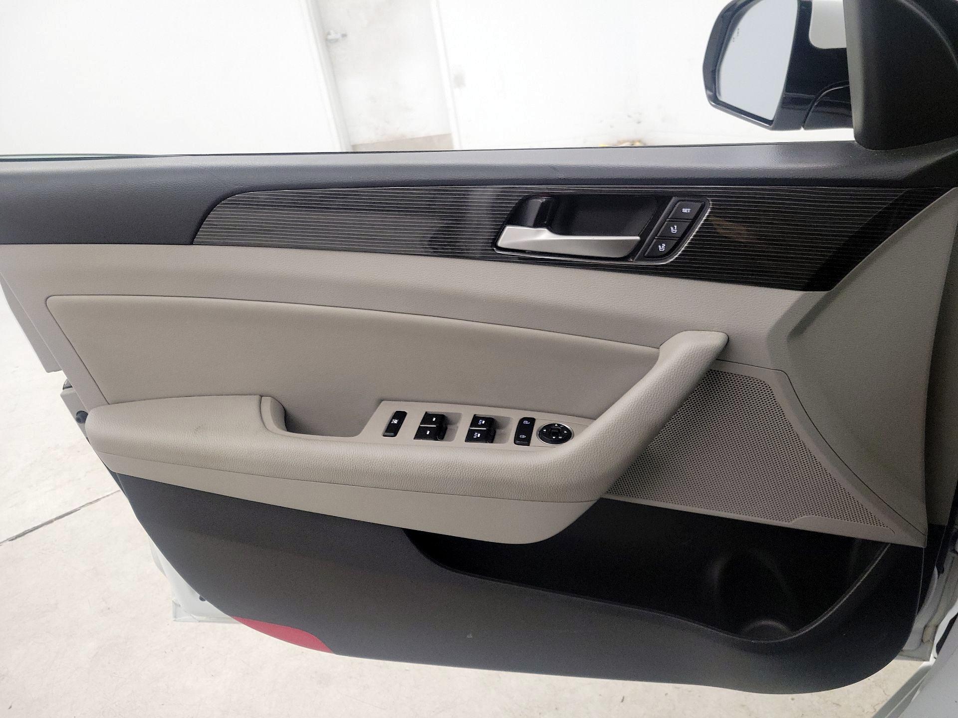 Thumbnail: 2019 Hyundai Sonata - 12