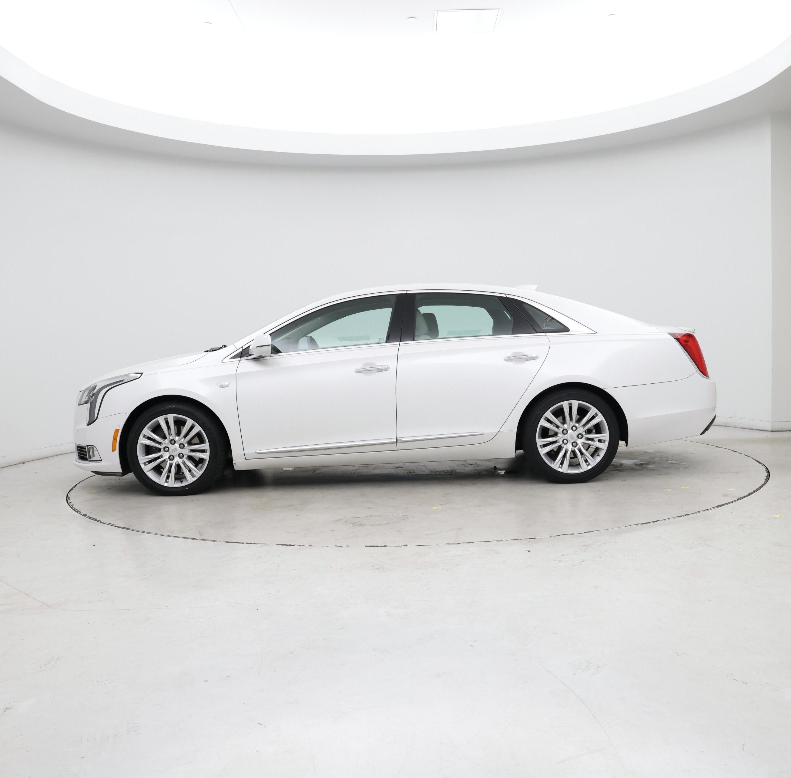 Thumbnail: 2018 Cadillac XTS - 3