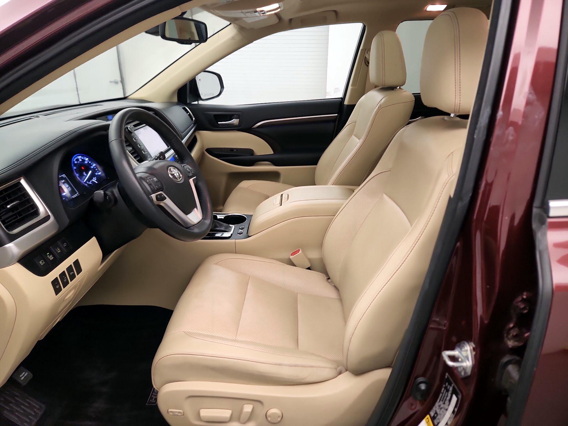 Thumbnail: 2015 Toyota Highlander - 9