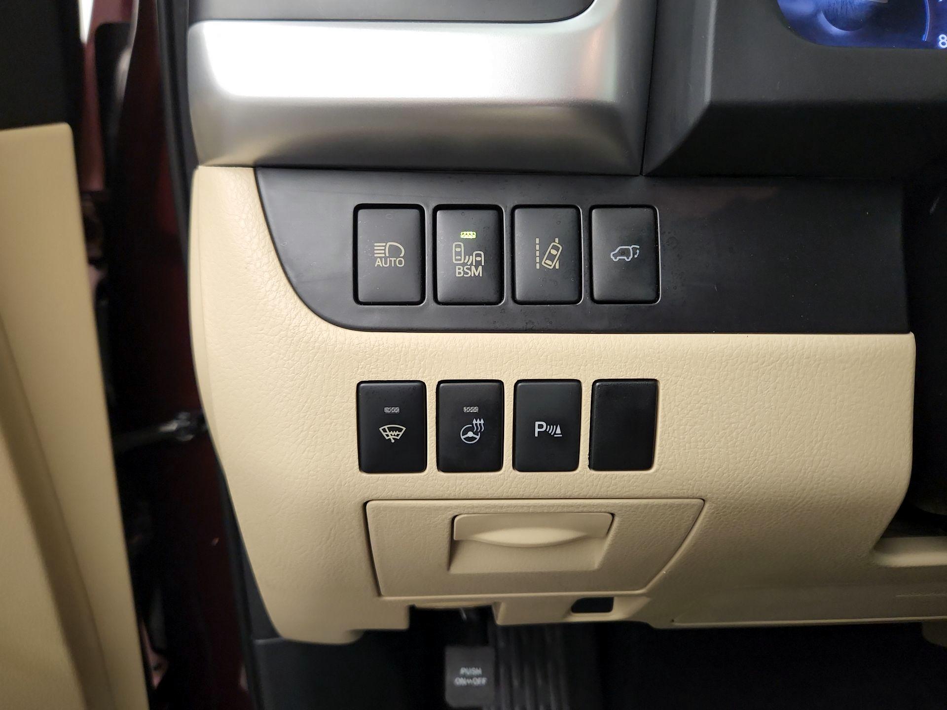 Thumbnail: 2015 Toyota Highlander - 11