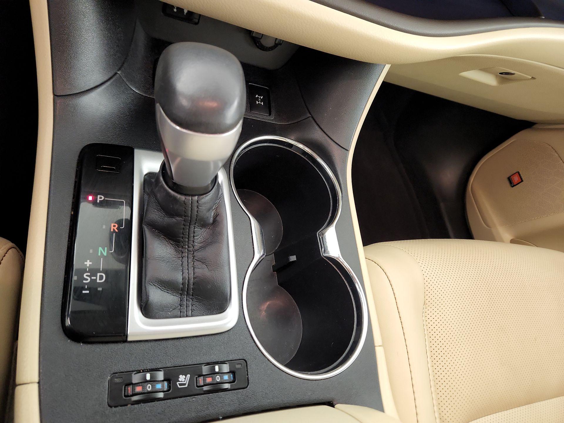 Thumbnail: 2015 Toyota Highlander - 16