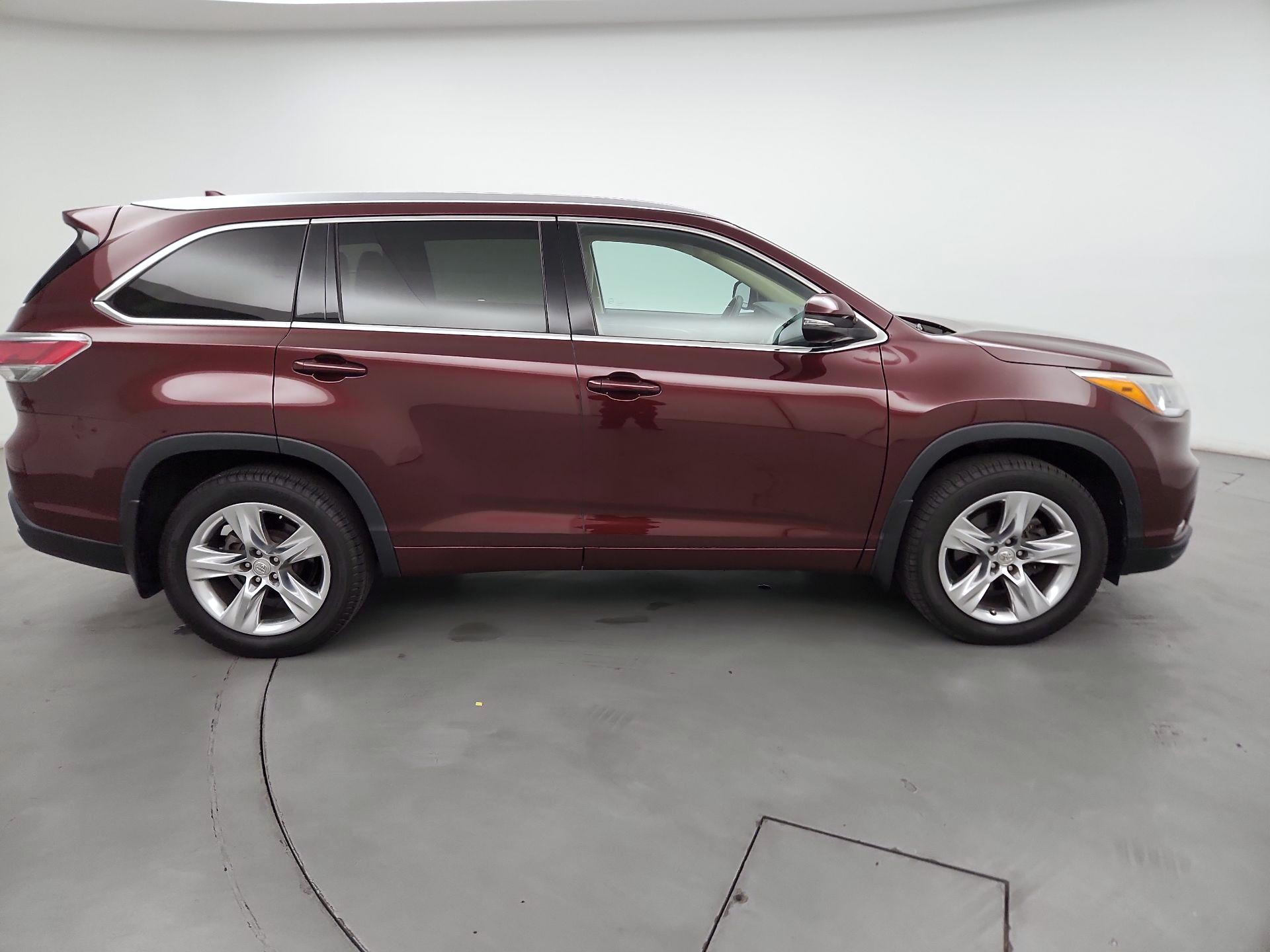 Thumbnail: 2015 Toyota Highlander - 4