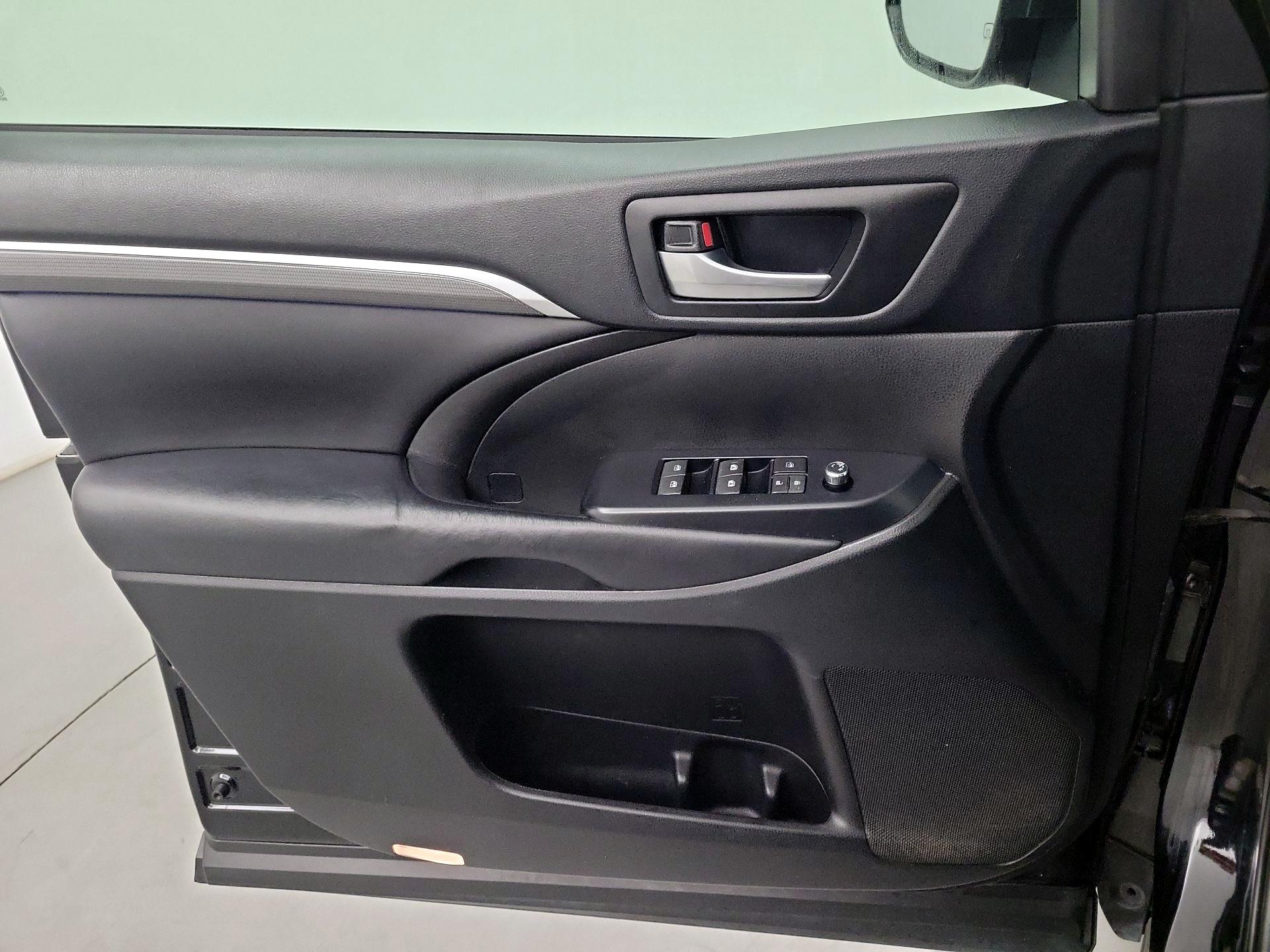 Thumbnail: 2018 Toyota Highlander - 10