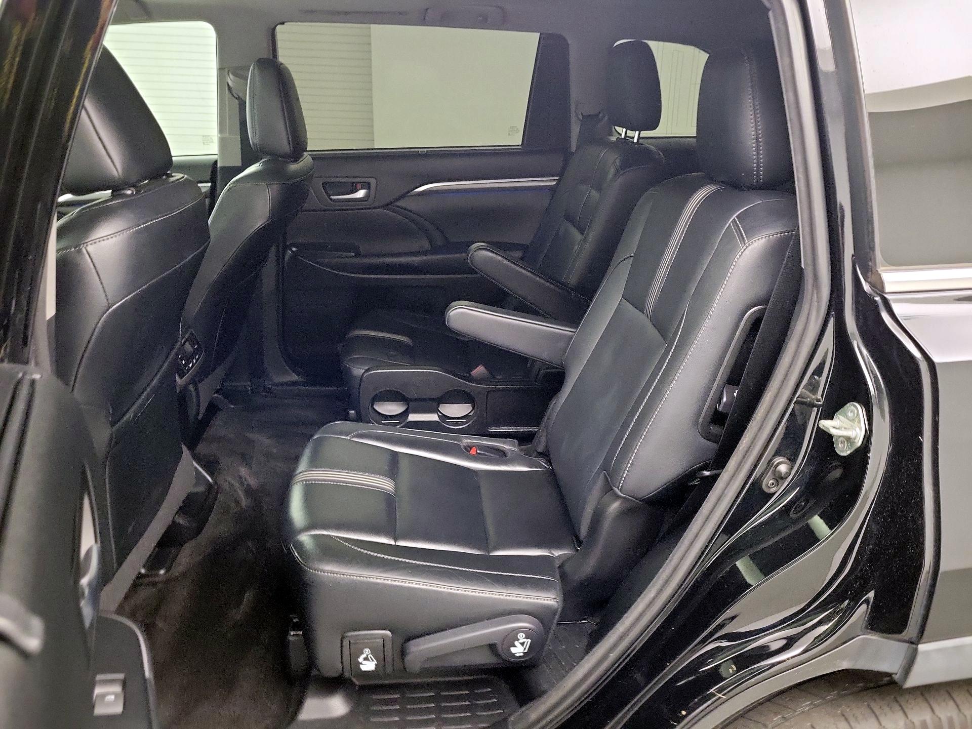 Thumbnail: 2018 Toyota Highlander - 17