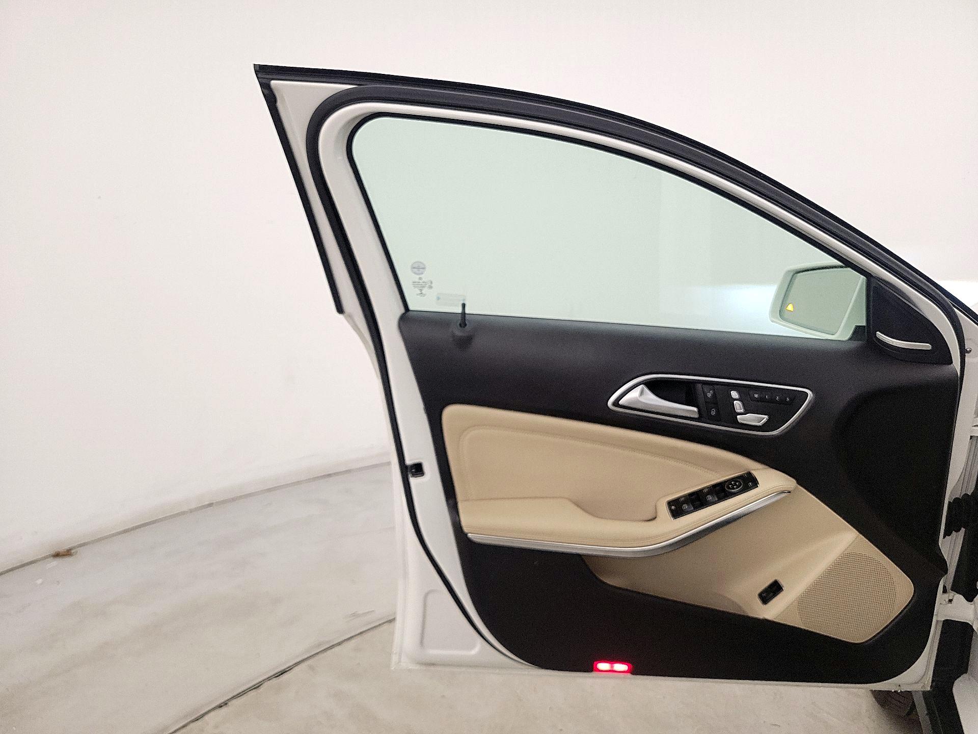 Thumbnail: 2020 Mercedes-Benz GLA - 12