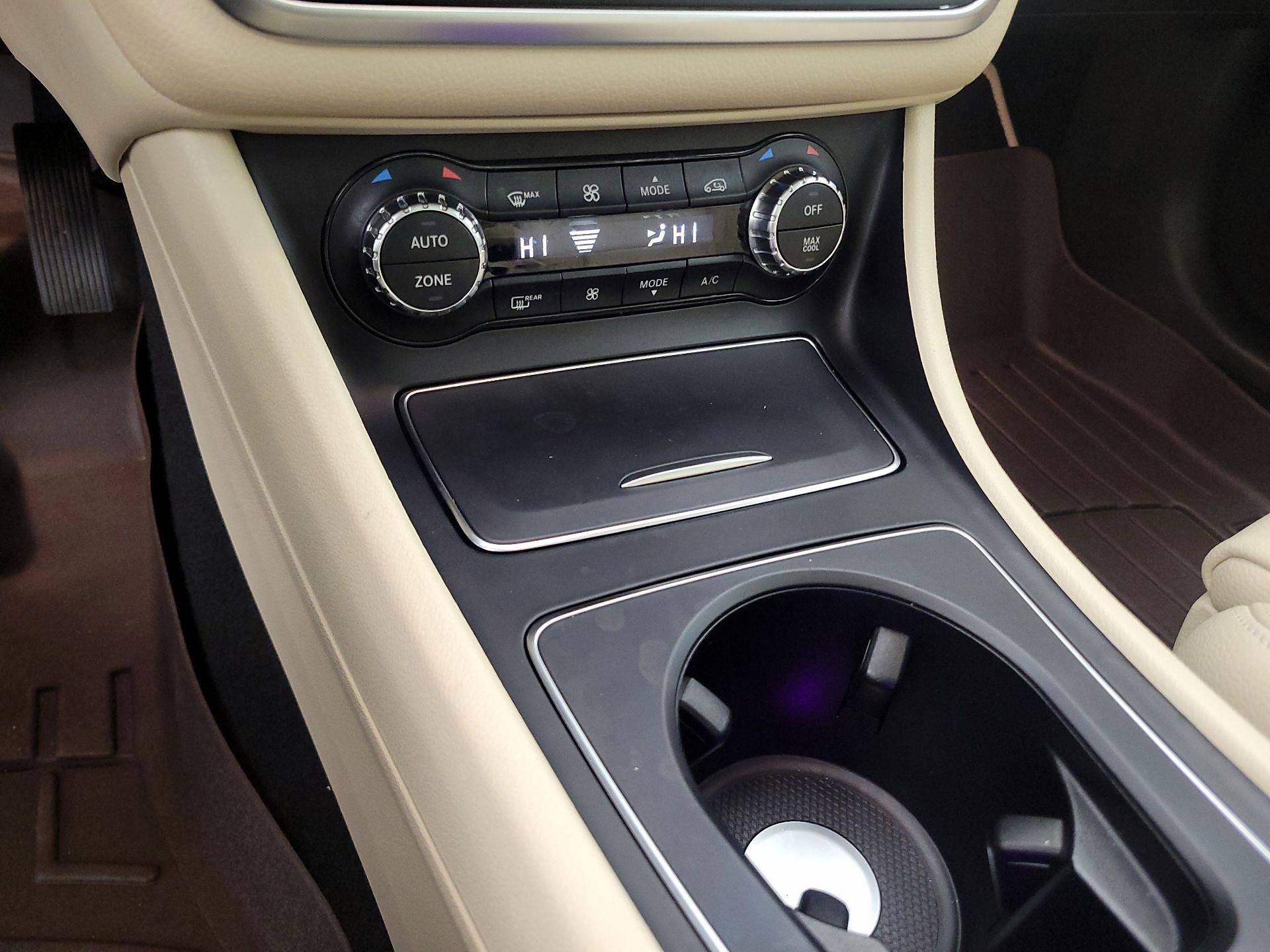 Thumbnail: 2020 Mercedes-Benz GLA - 16