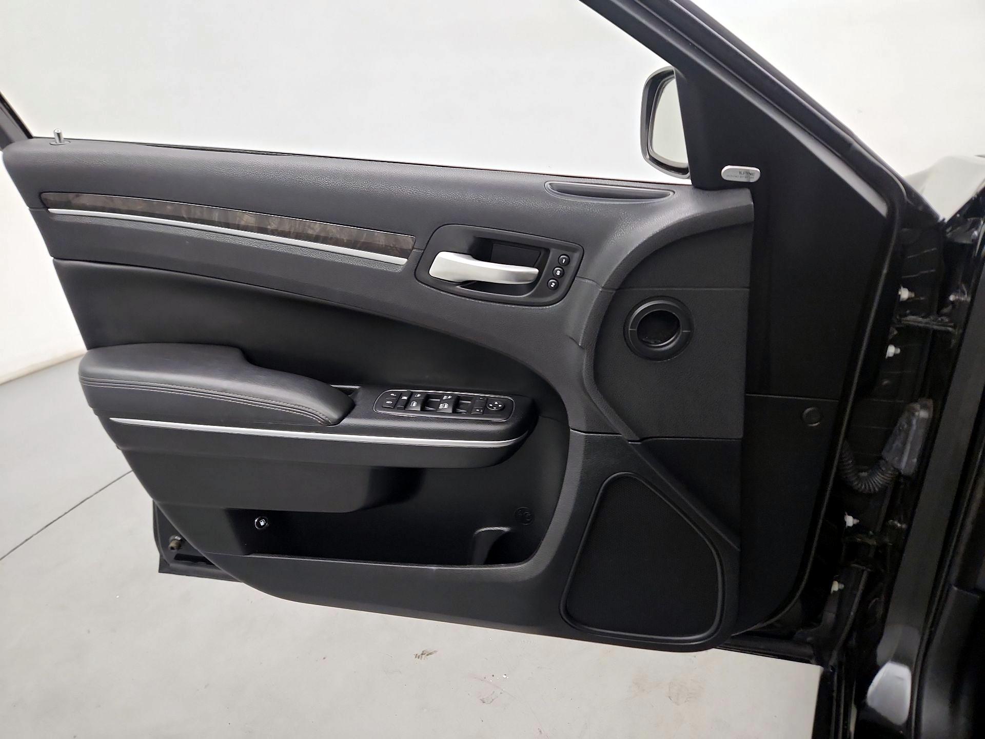 Thumbnail: 2016 Chrysler 300 - 10