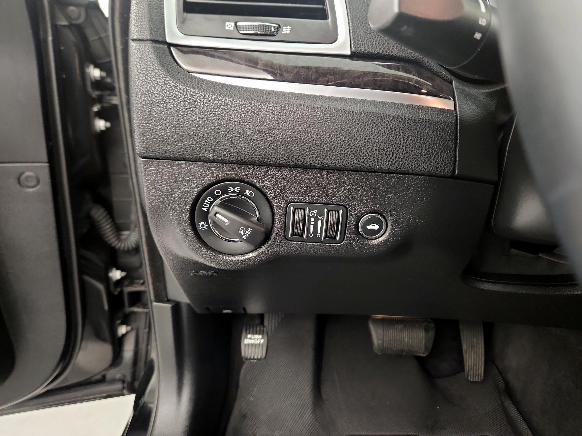 Thumbnail: 2016 Chrysler 300 - 11