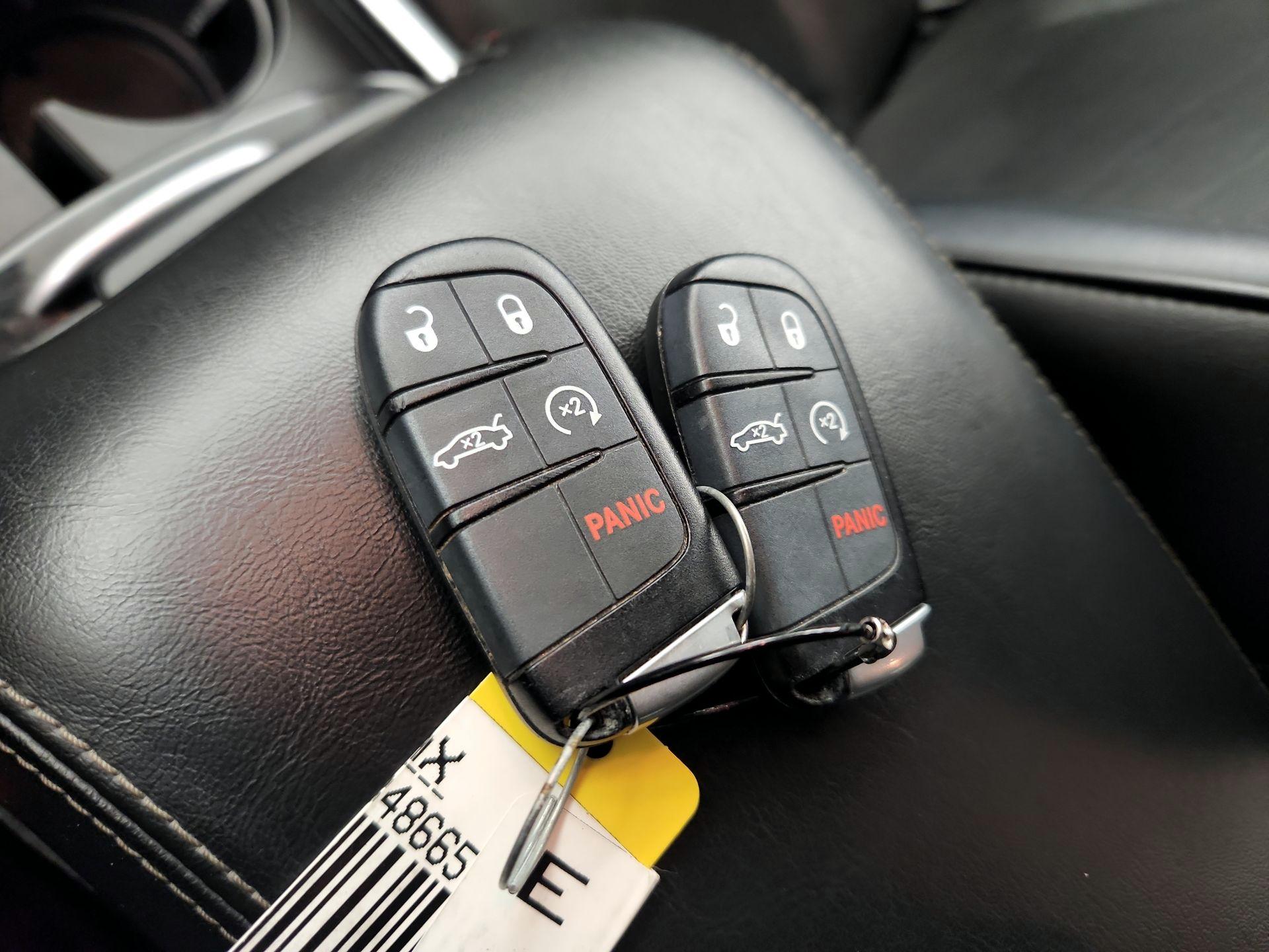 Thumbnail: 2016 Chrysler 300 - 18