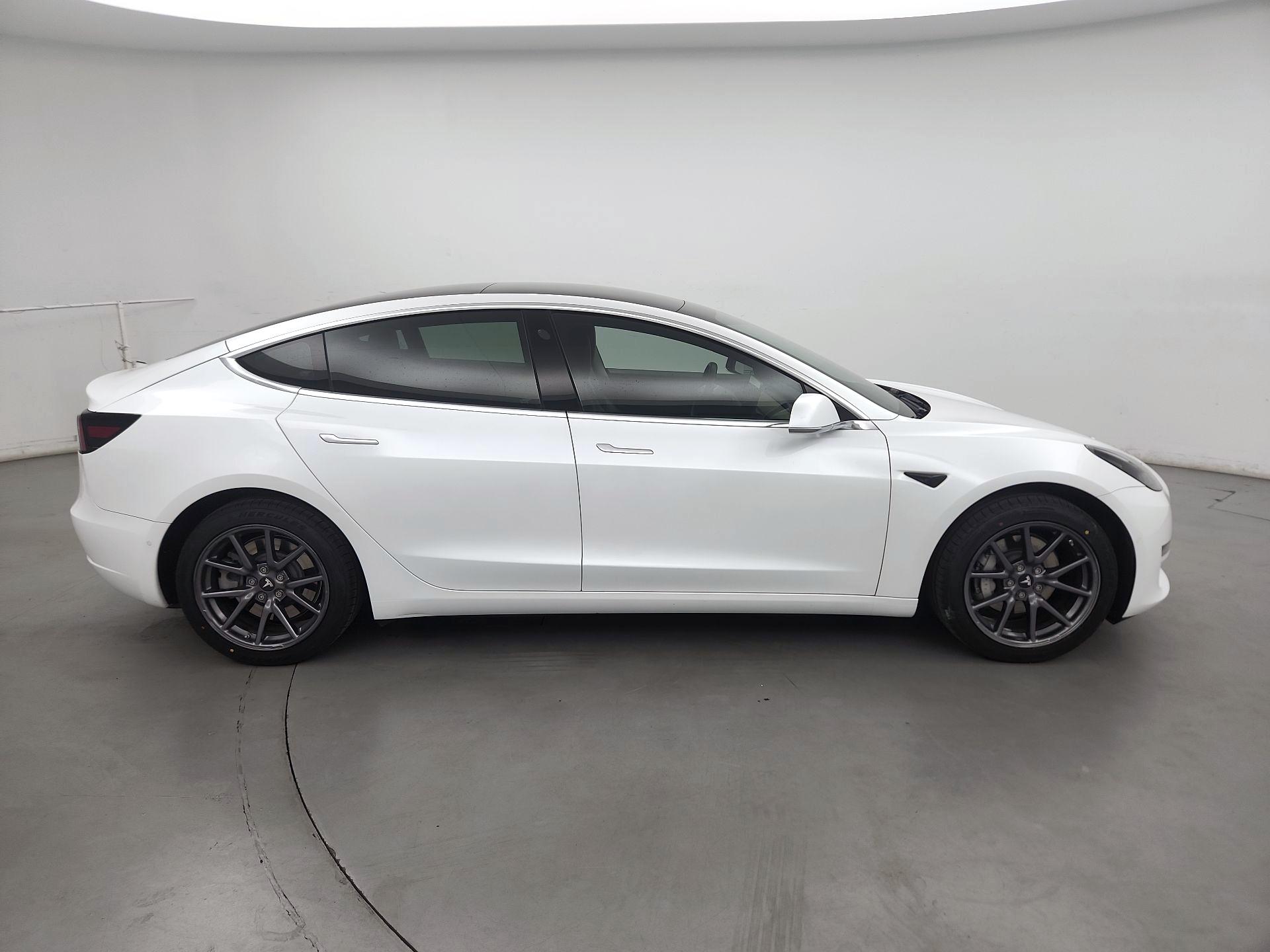 Thumbnail: 2019 Tesla Model 3 - 4