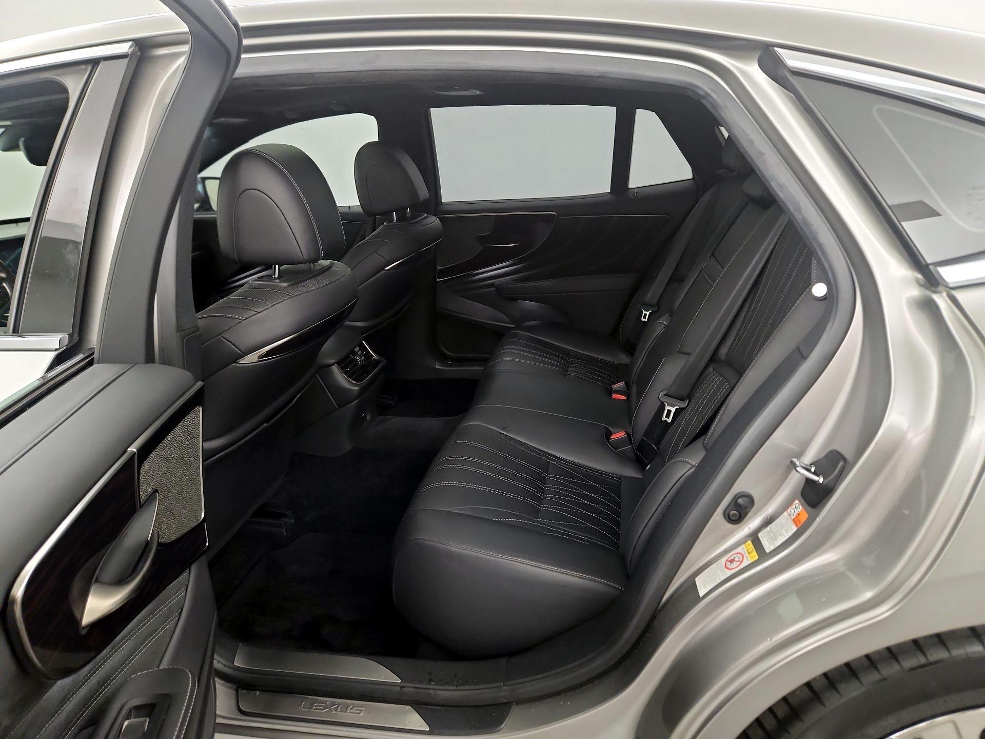 Thumbnail: 2019 Lexus LS - 19