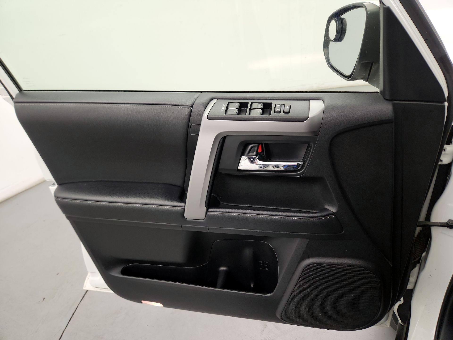 Thumbnail: 2020 Toyota 4Runner - 10