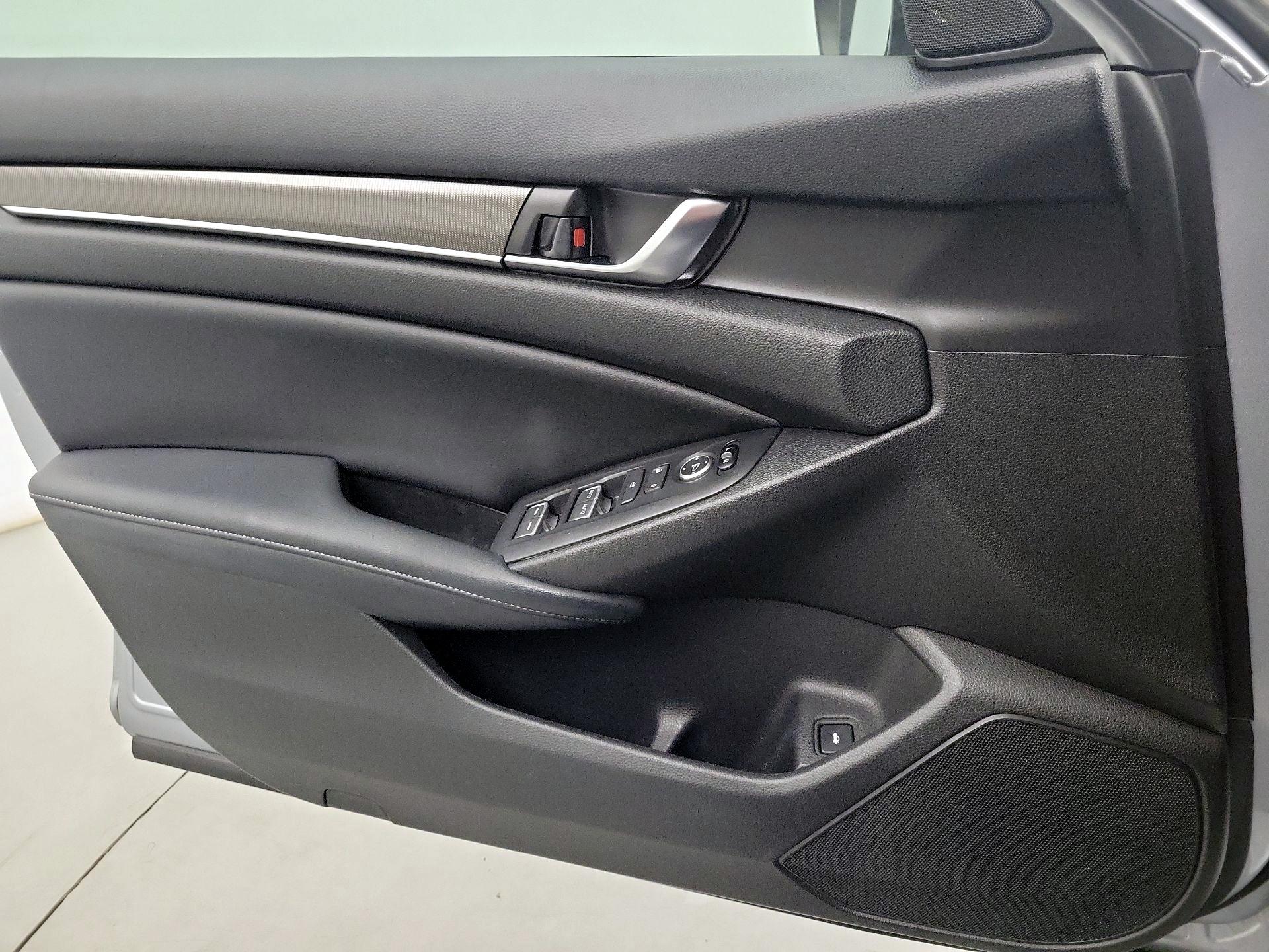 Thumbnail: 2018 Honda Accord - 10