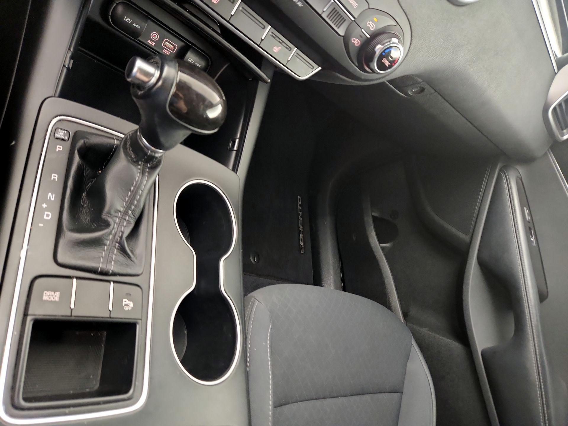 Thumbnail: 2017 Kia Sorento - 15