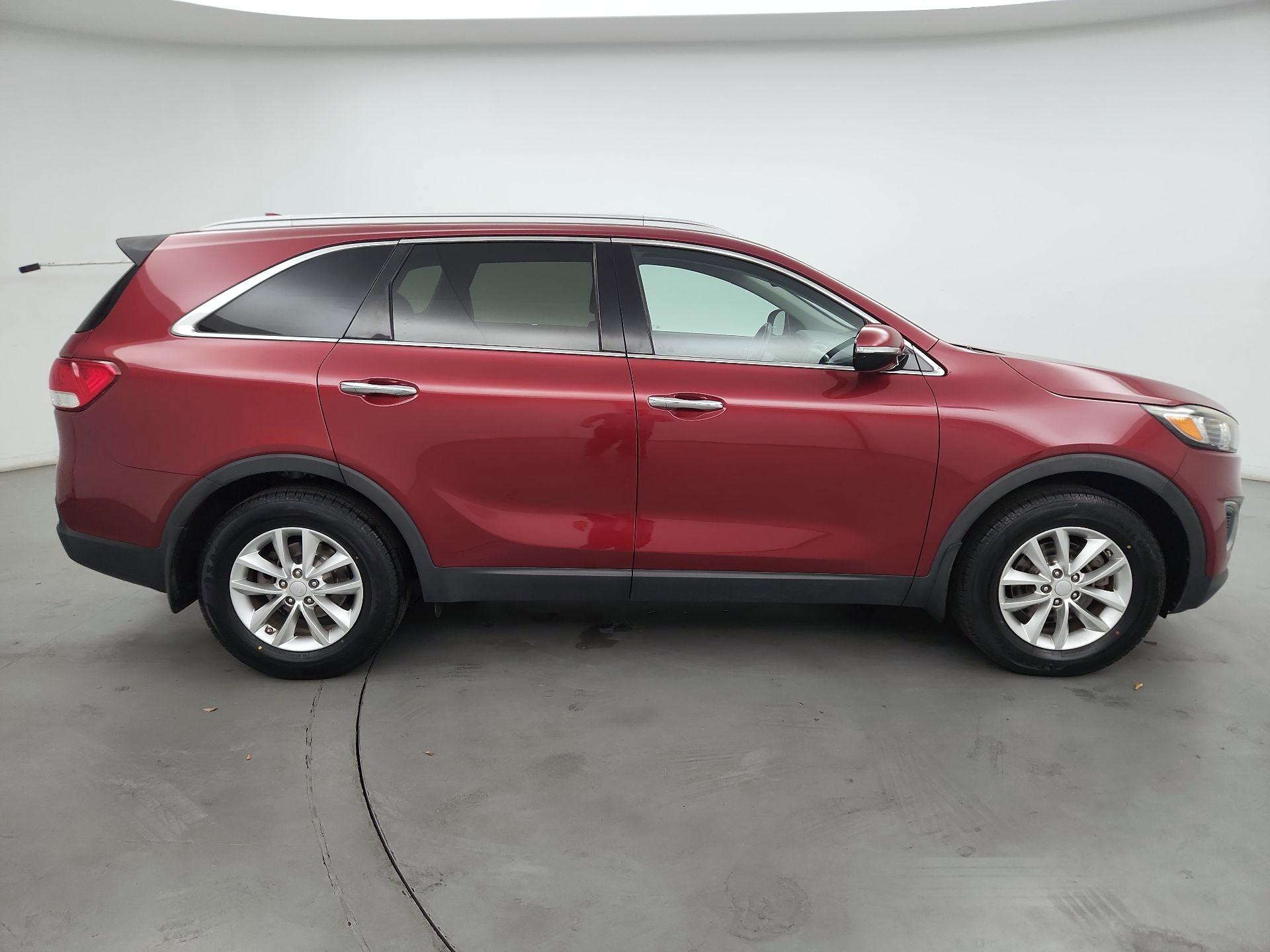 Thumbnail: 2017 Kia Sorento - 4