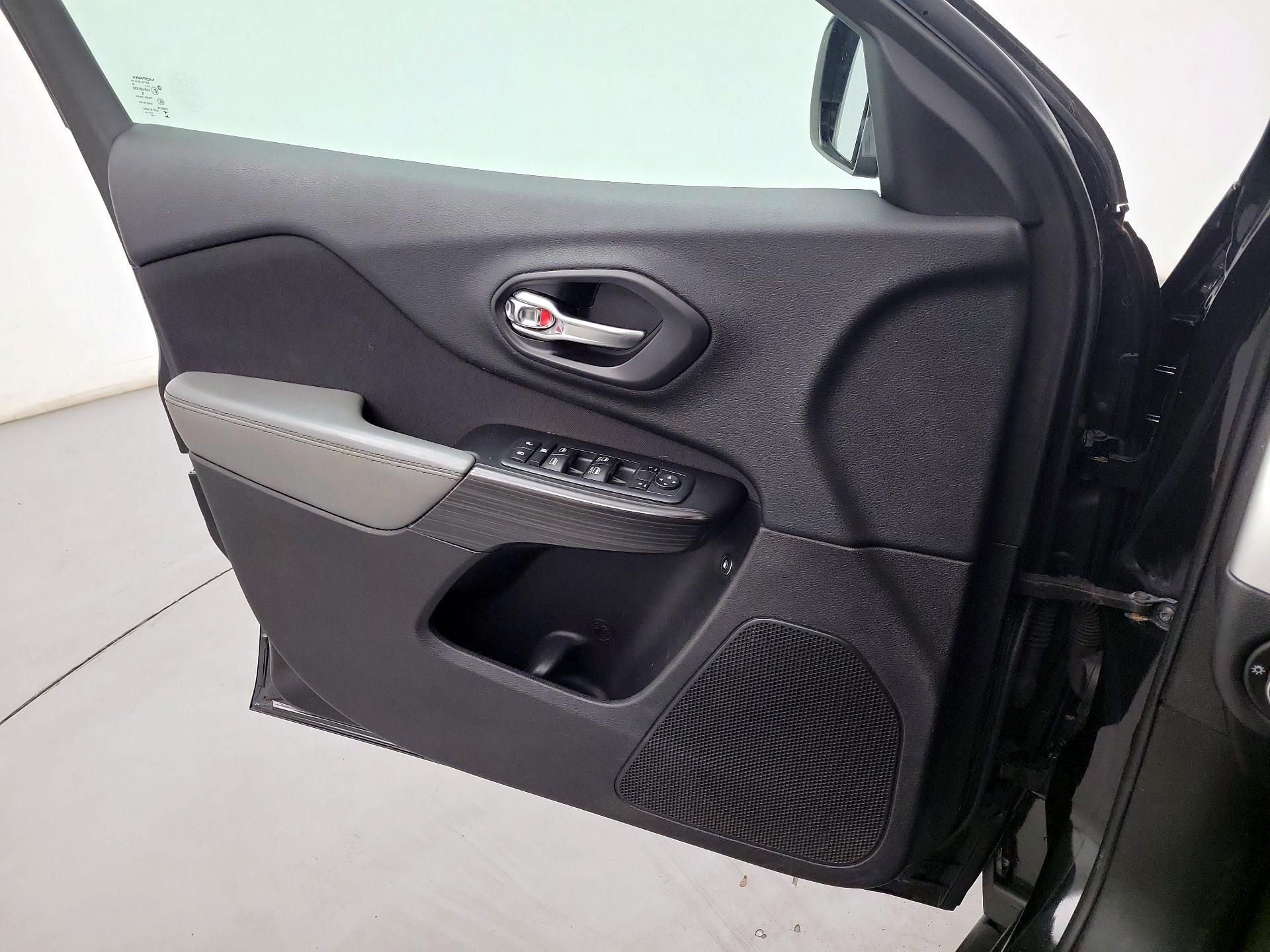 Thumbnail: 2014 Jeep Cherokee - 10