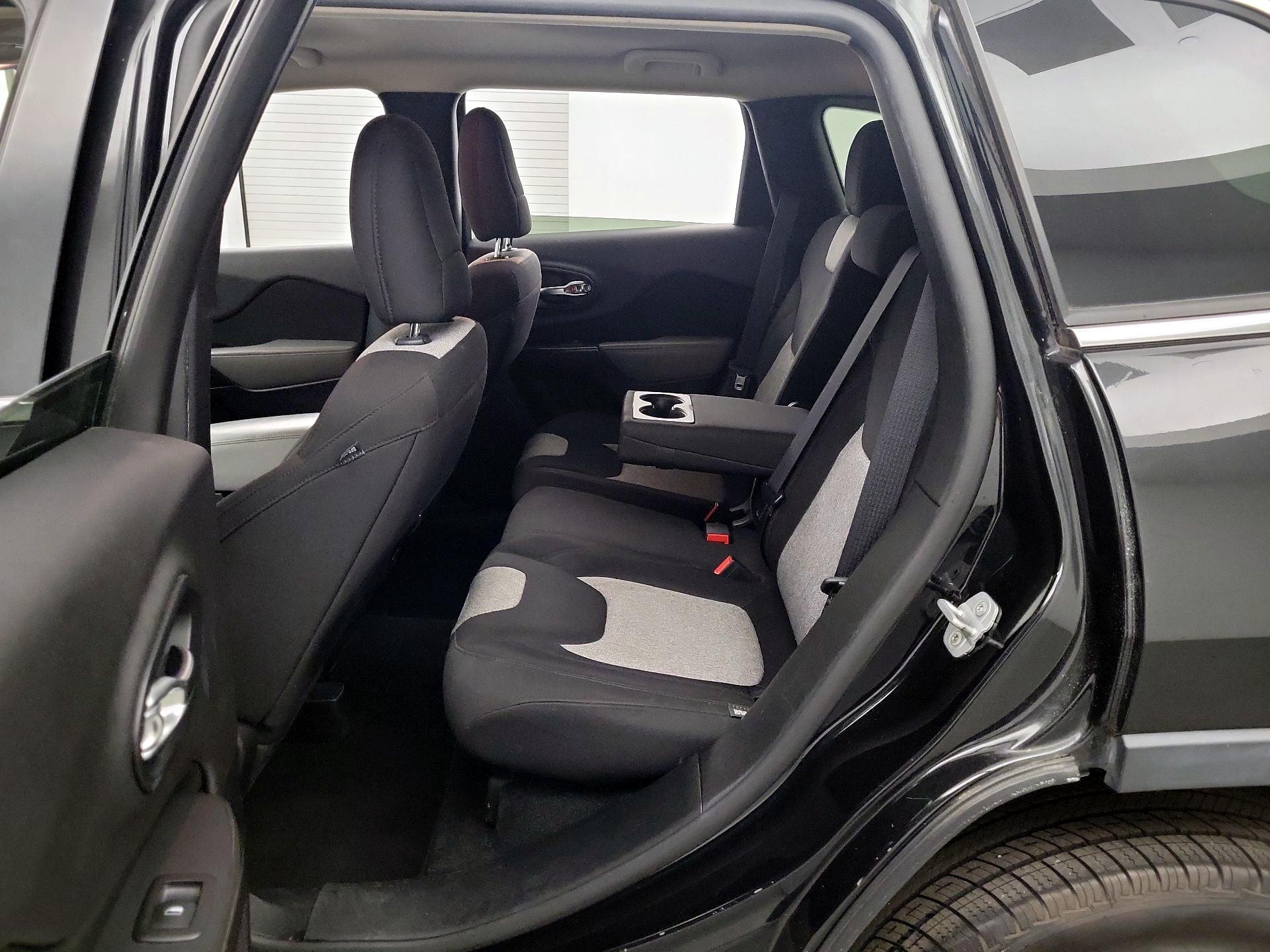 Thumbnail: 2014 Jeep Cherokee - 17