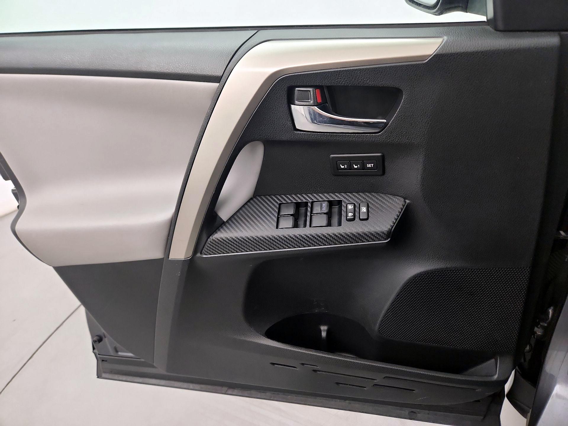 Thumbnail: 2015 Toyota RAV4 - 10