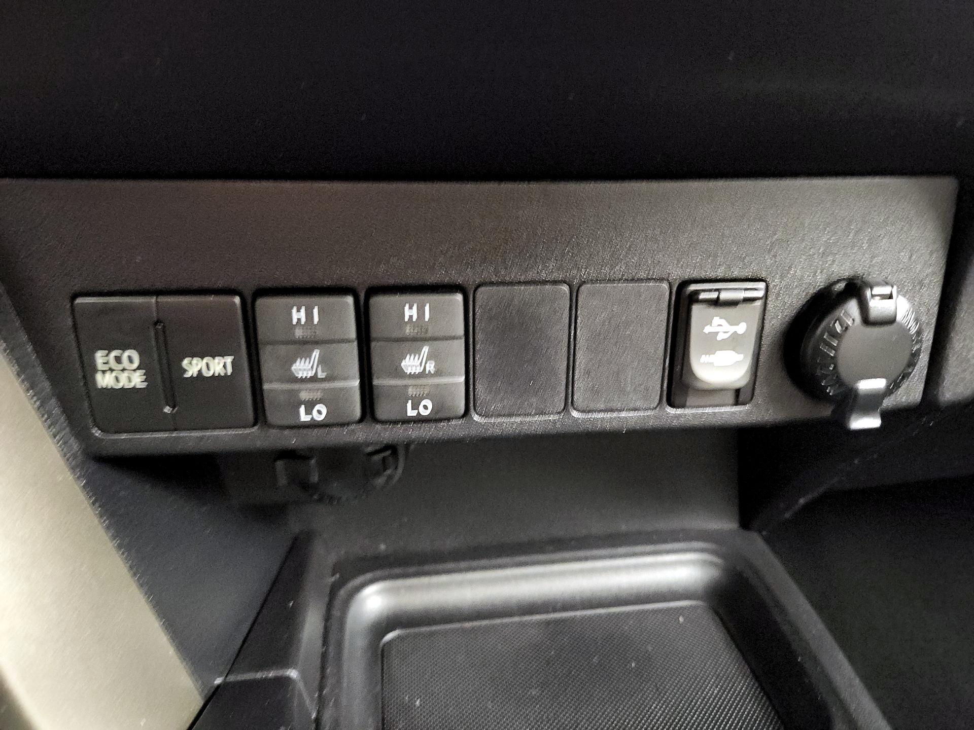 Thumbnail: 2015 Toyota RAV4 - 16