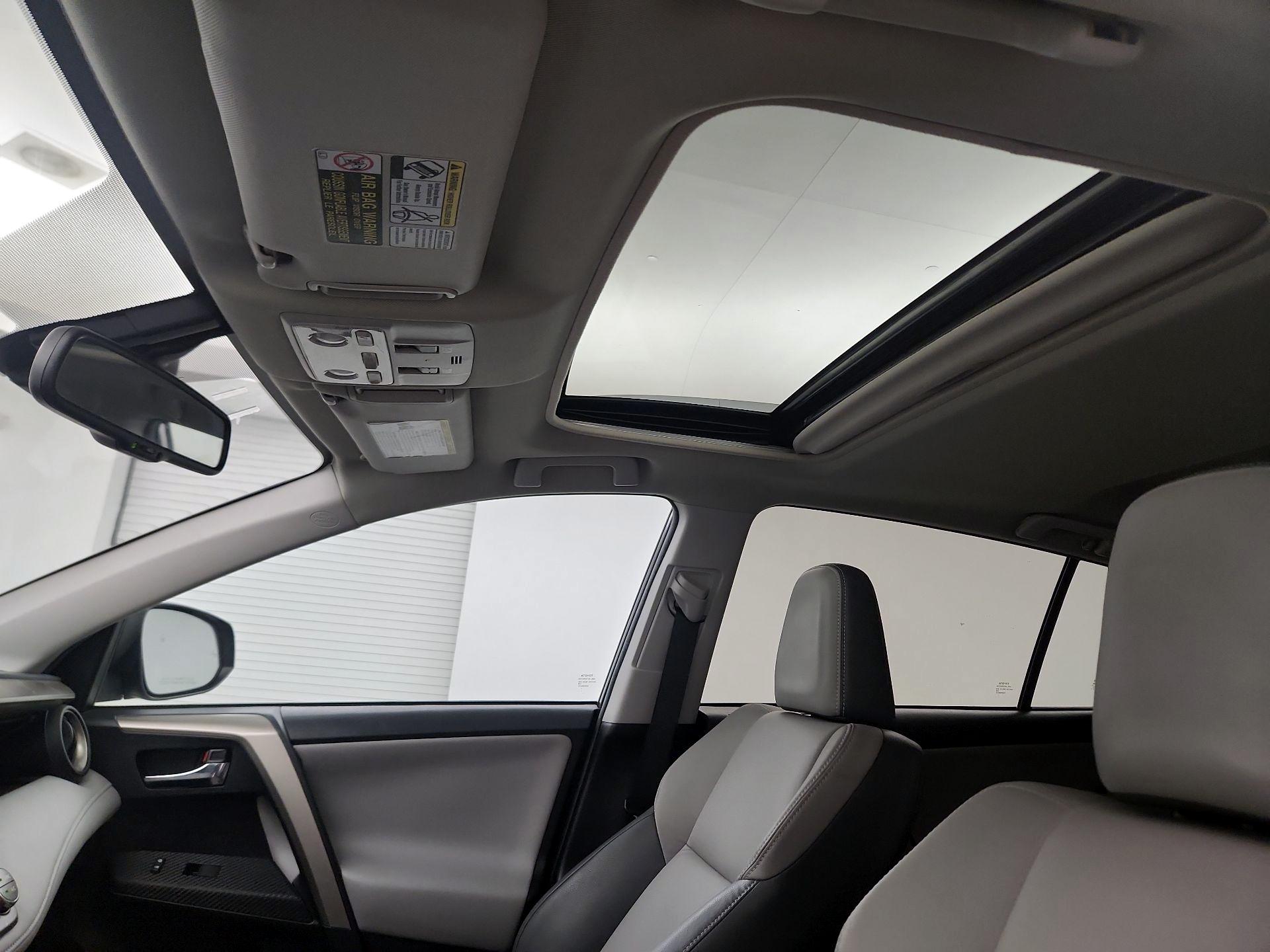 Thumbnail: 2015 Toyota RAV4 - 17