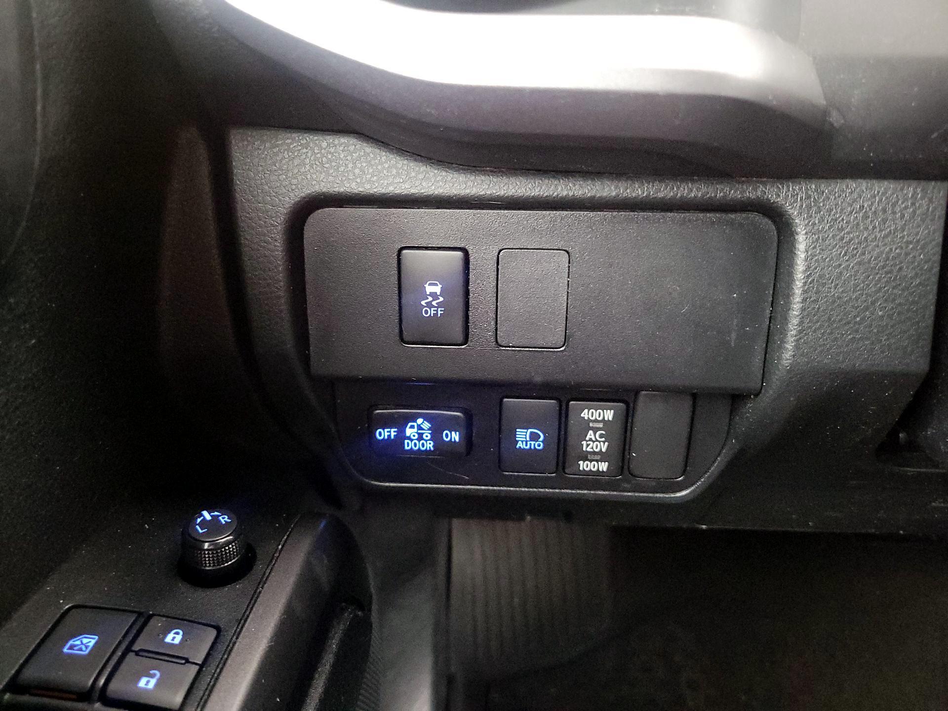 Thumbnail: 2022 Toyota Tacoma - 13