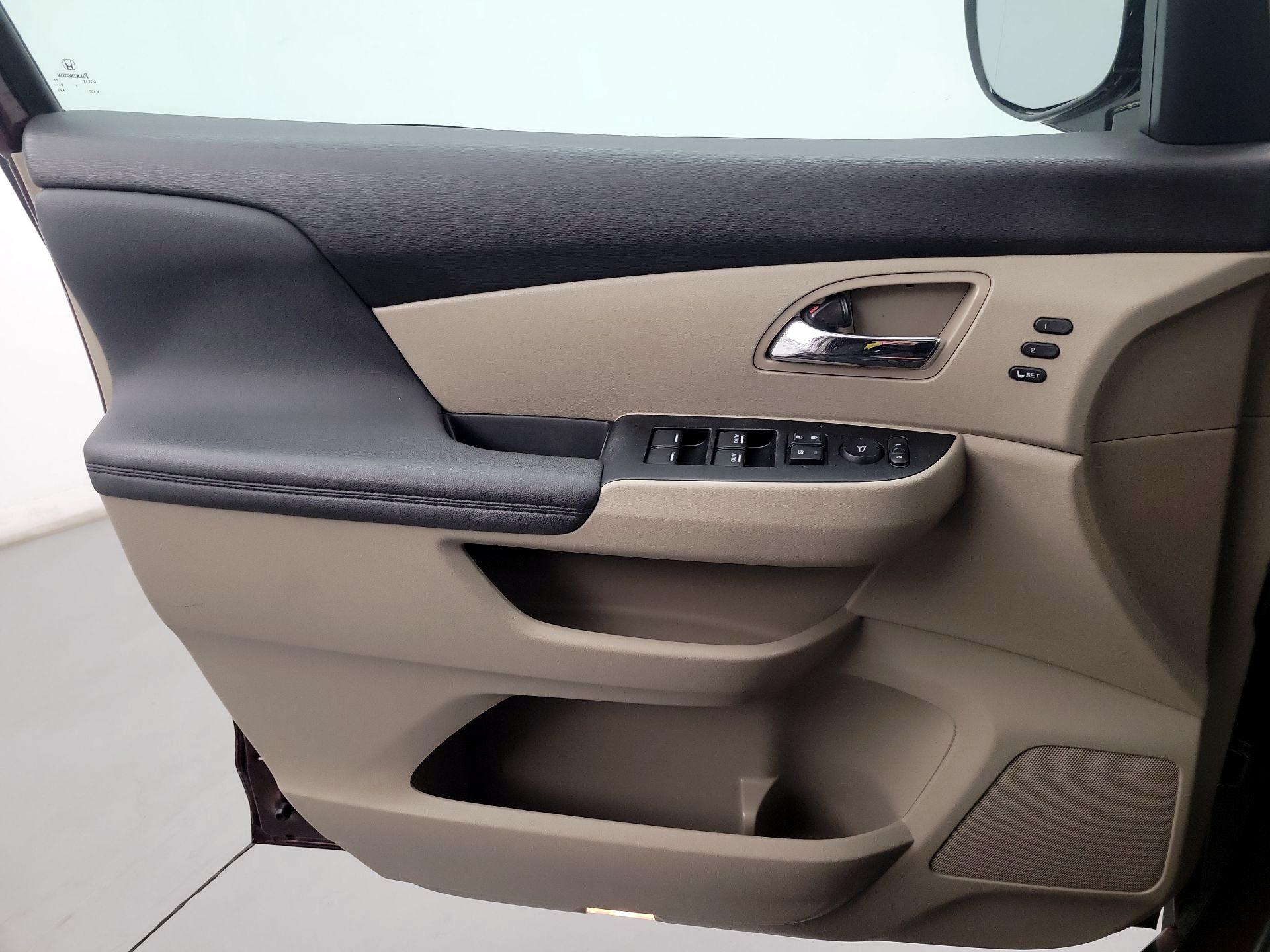 Thumbnail: 2015 Honda Odyssey - 10