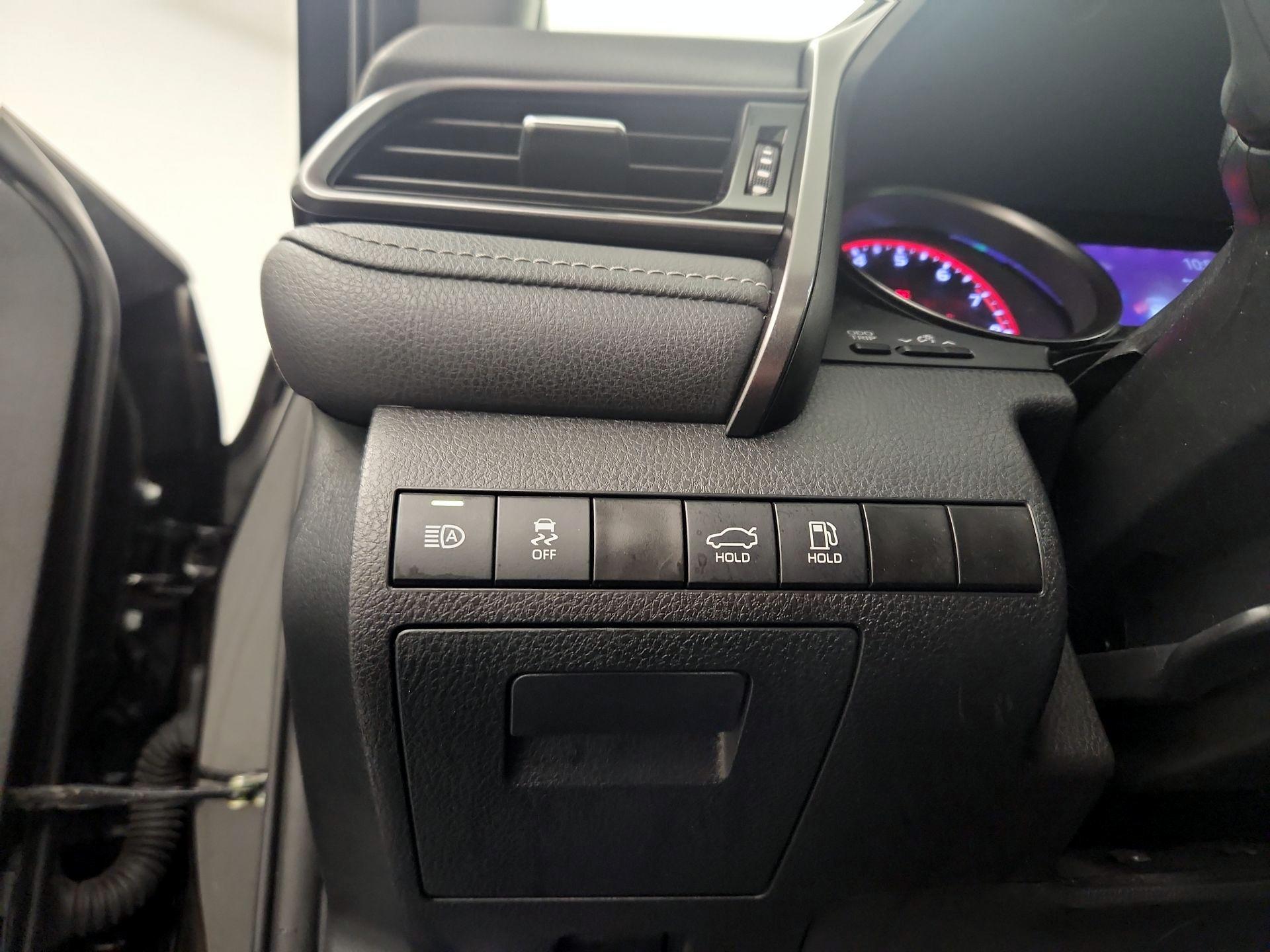 Thumbnail: 2022 Toyota Camry - 11