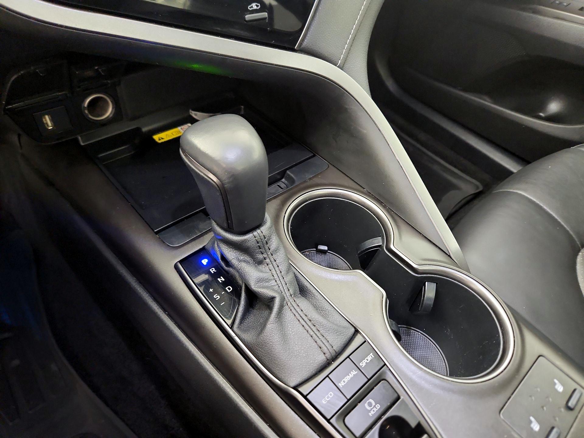 Thumbnail: 2022 Toyota Camry - 16