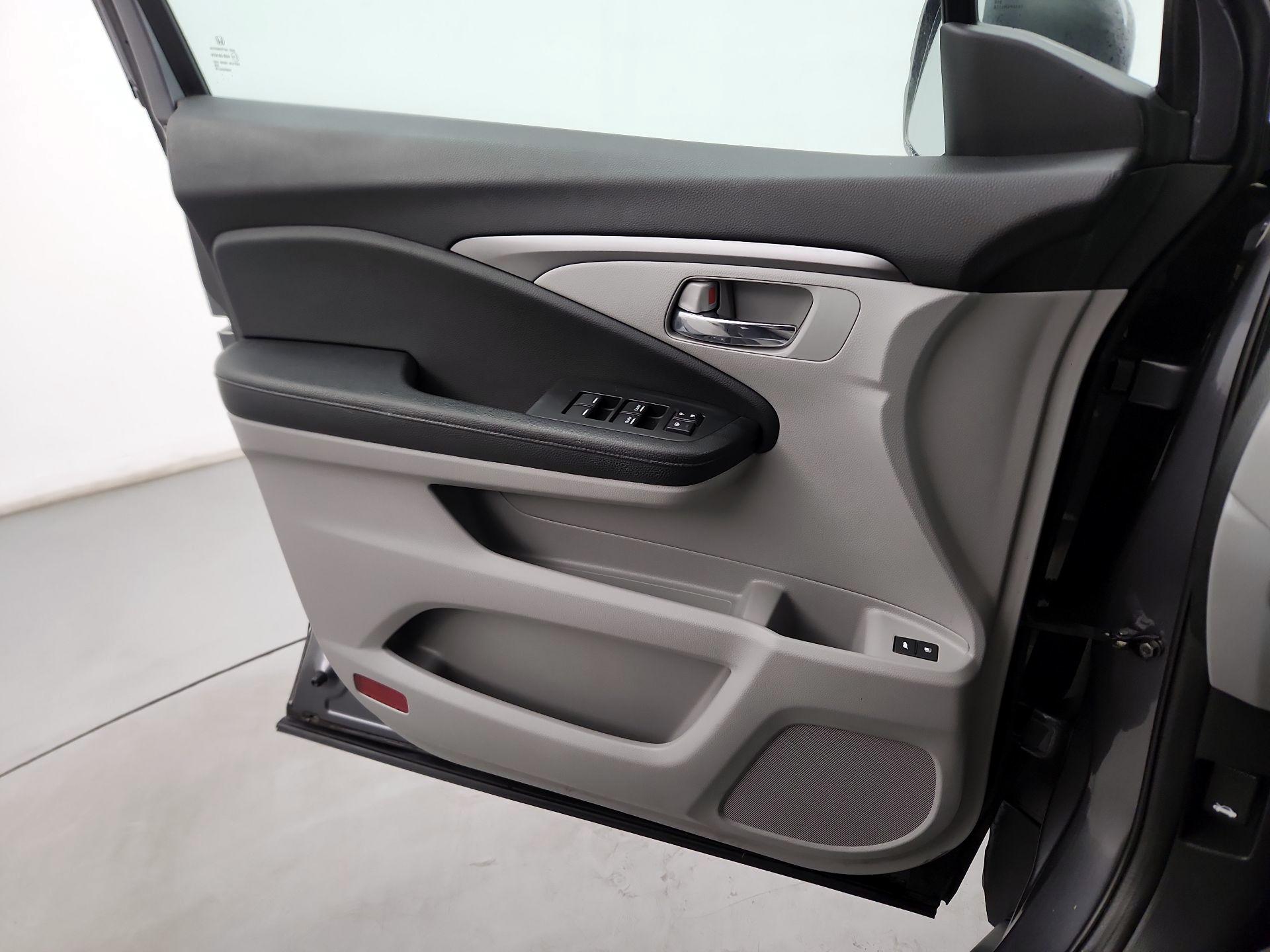 Thumbnail: 2016 Honda Pilot - 12