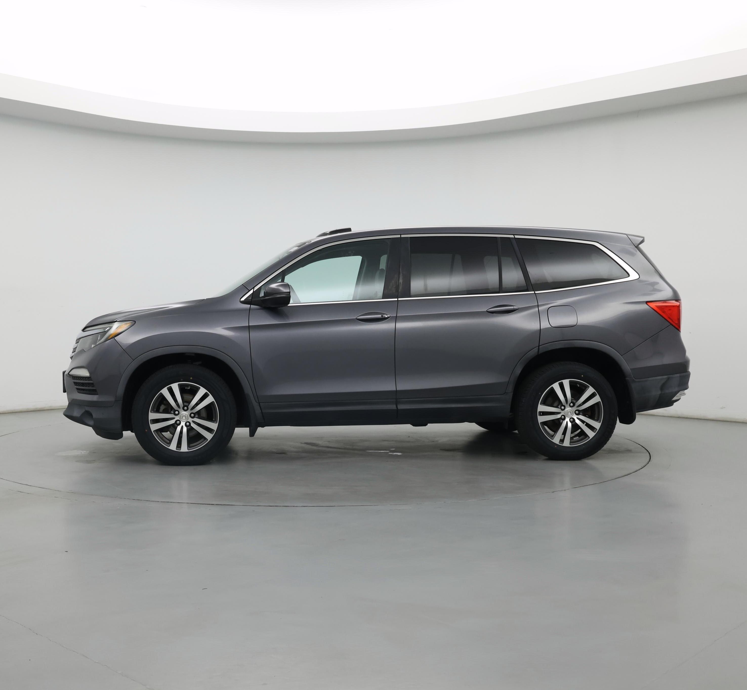 Thumbnail: 2016 Honda Pilot - 3
