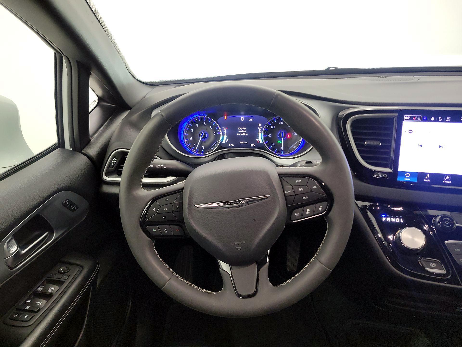 Thumbnail: 2022 Chrysler Pacifica - 10