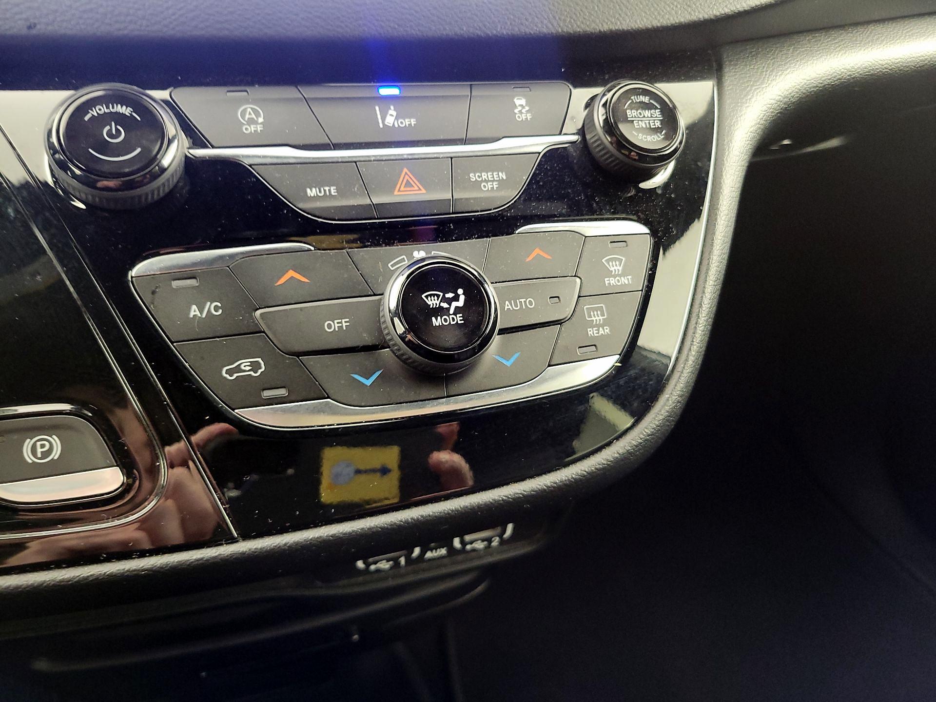 Thumbnail: 2022 Chrysler Pacifica - 16