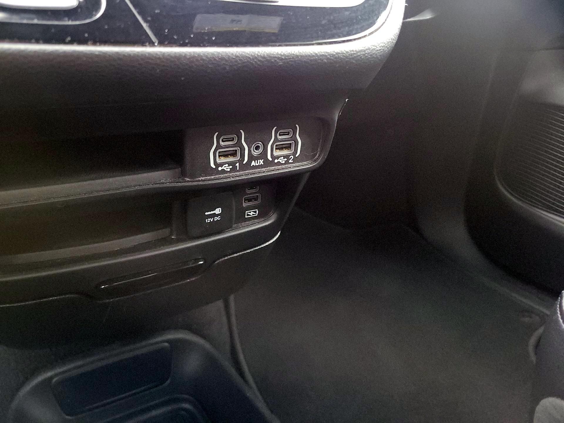 Thumbnail: 2022 Chrysler Pacifica - 18