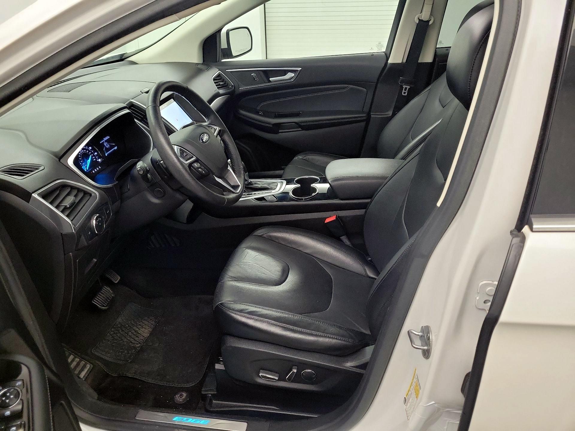 Thumbnail: 2017 Ford Edge - 9