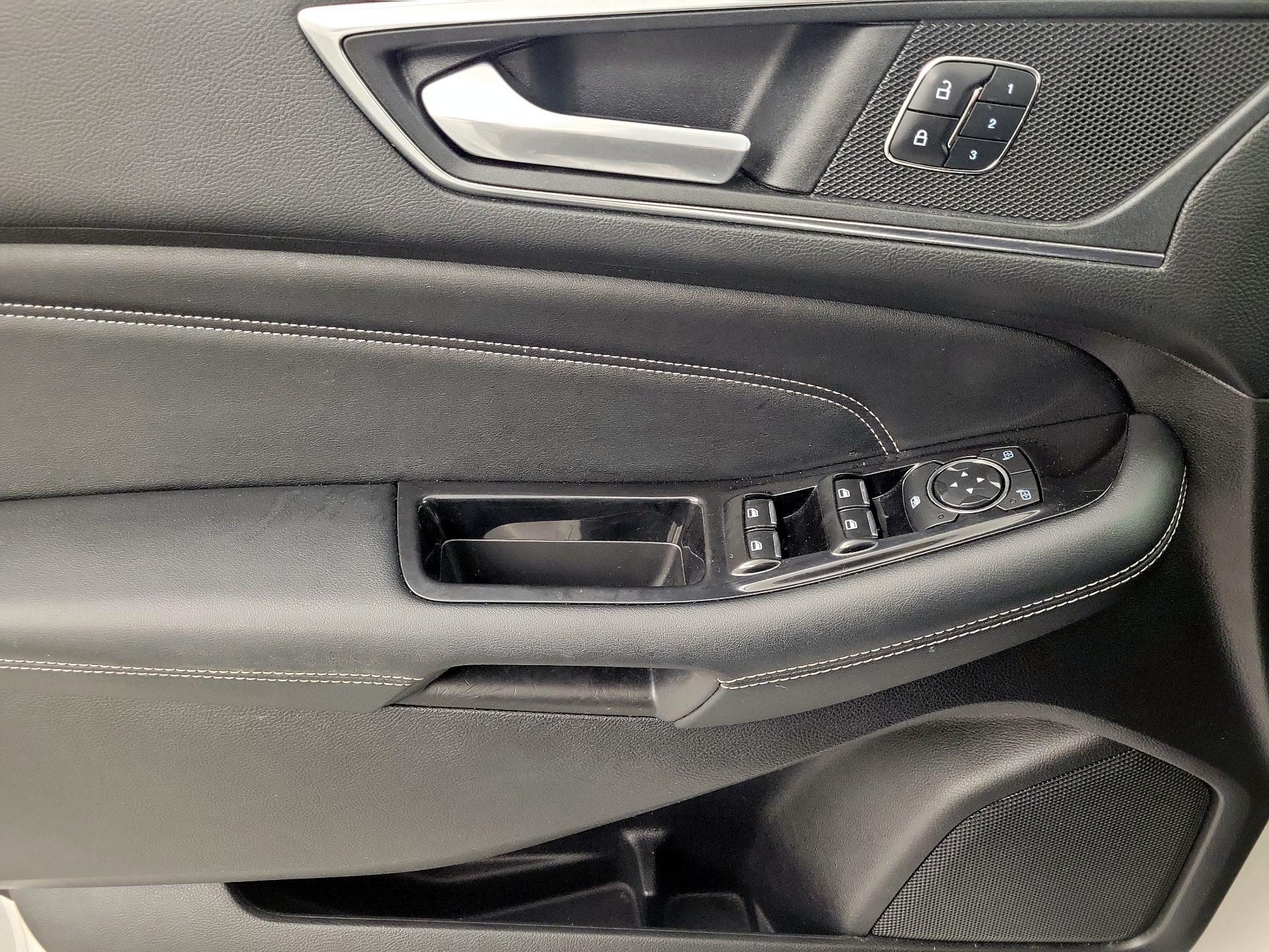 Thumbnail: 2017 Ford Edge - 10