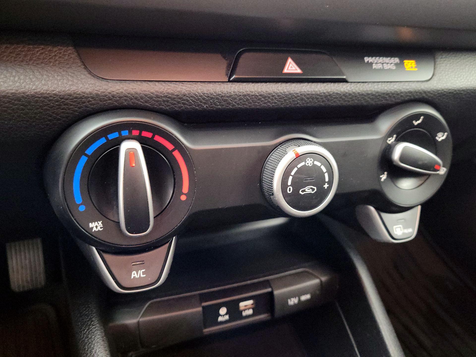 Thumbnail: 2019 Kia Rio5 - 14