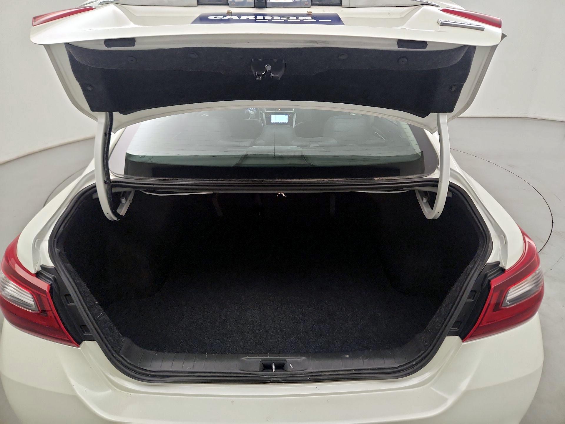 Thumbnail: 2018 Nissan Altima - 19