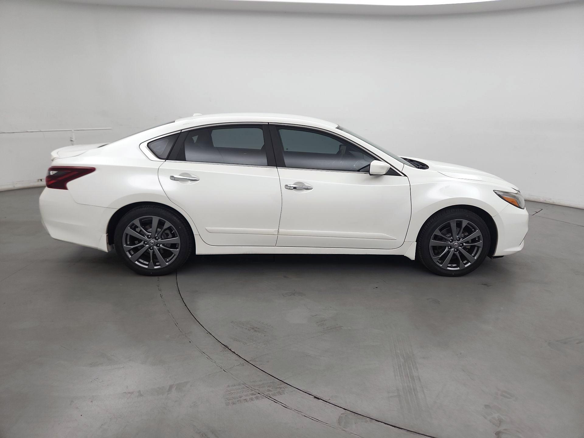 Thumbnail: 2018 Nissan Altima - 4