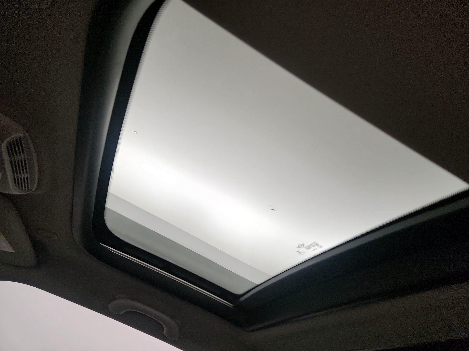 Thumbnail: 2019 MINI Cooper Hardtop - 17