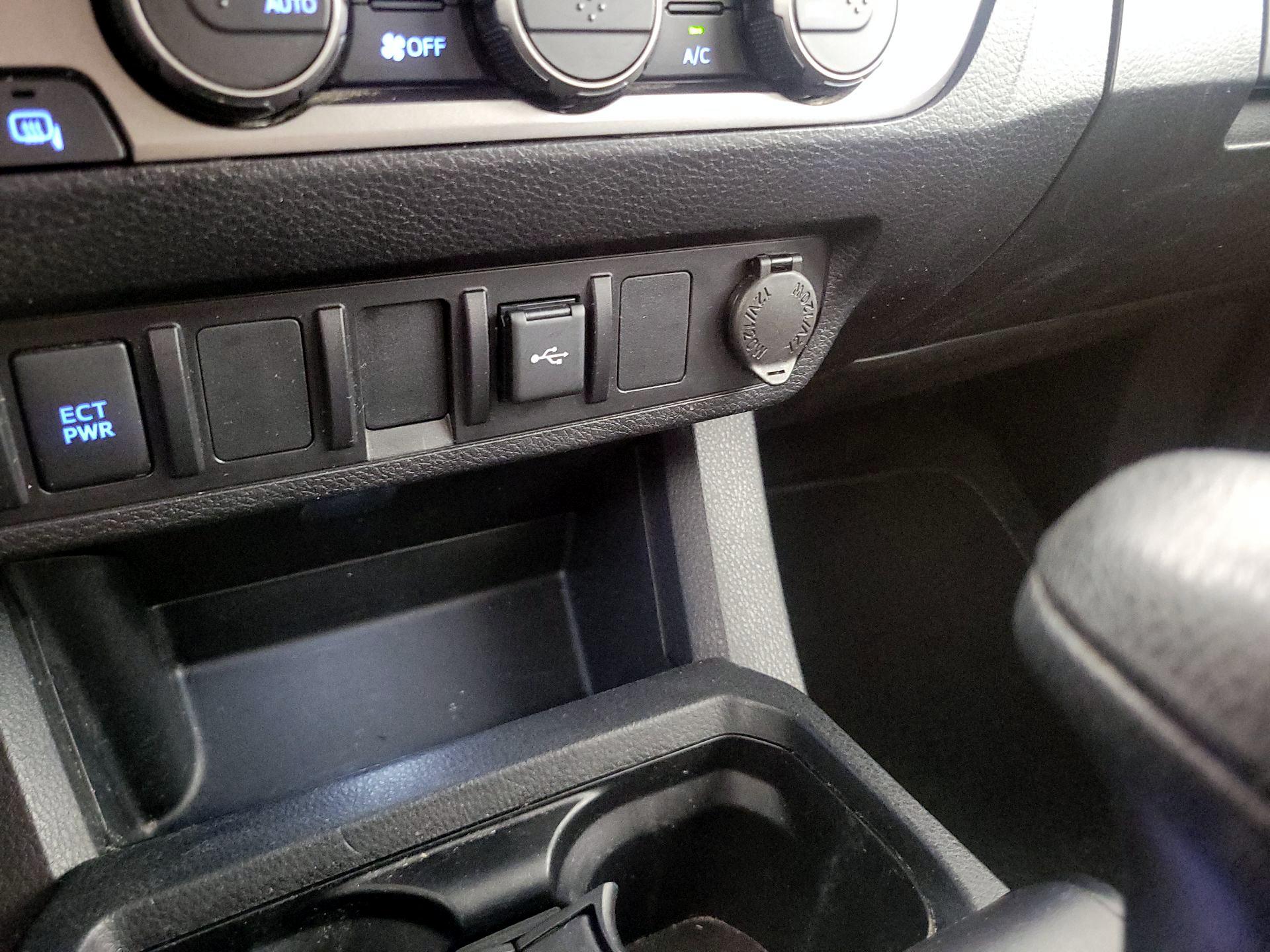 Thumbnail: 2022 Toyota Tacoma - 18