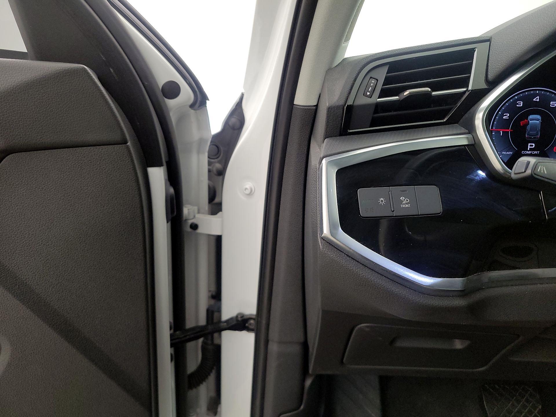 Thumbnail: 2020 Audi Q3 - 13